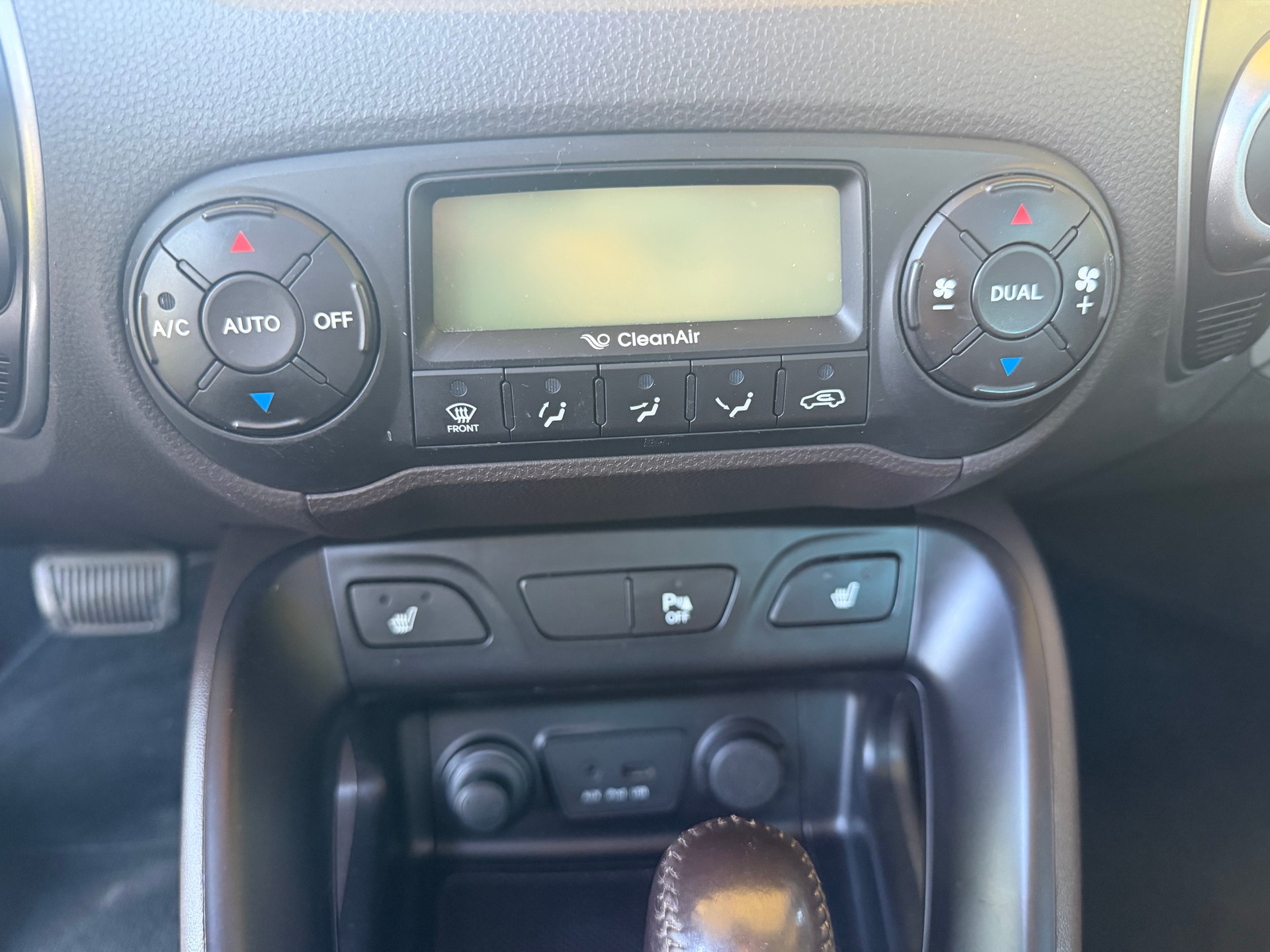 HYUNDAI iX 35 2.0 Premium 4WD Automatic-image-13