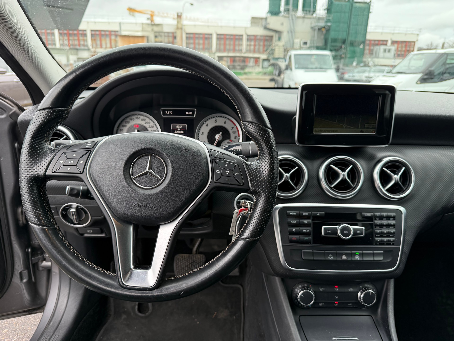 MERCEDES-BENZ A 220 Style 4Matic 7G-DCT-image-2