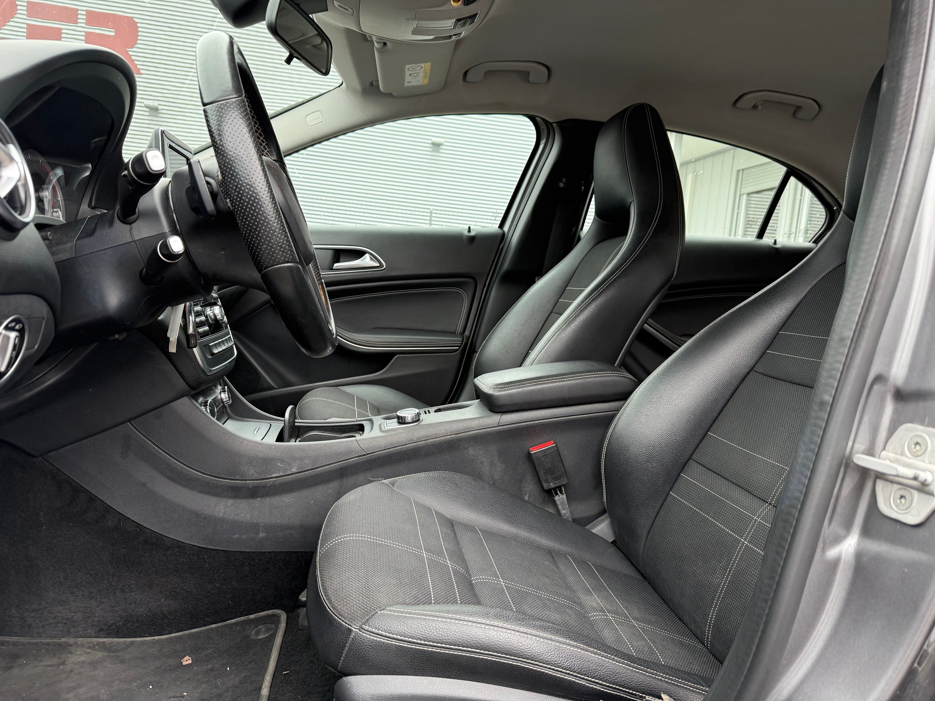 MERCEDES-BENZ A 220 Style 4Matic 7G-DCT-image-3
