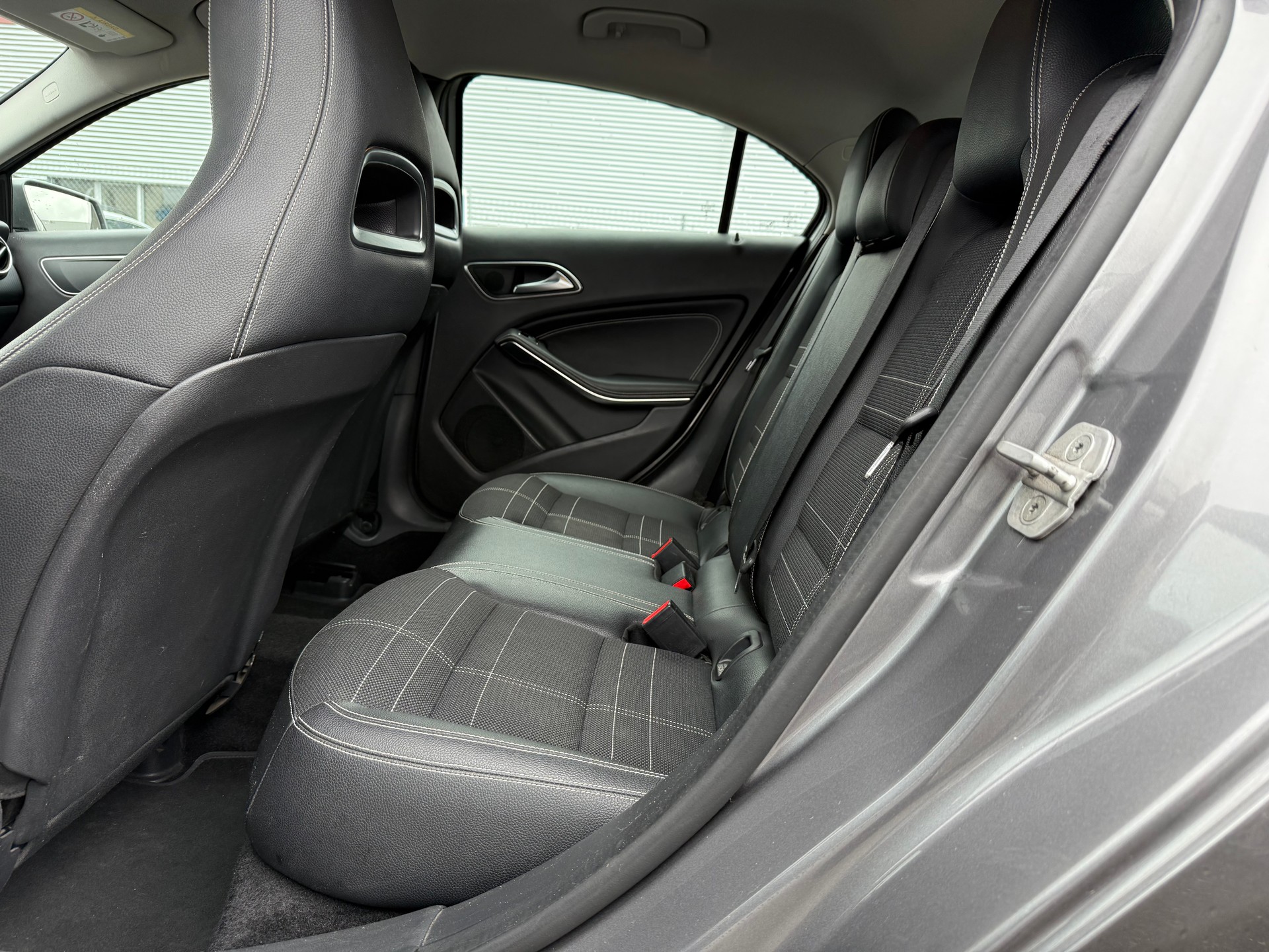 MERCEDES-BENZ A 220 Style 4Matic 7G-DCT-image-4