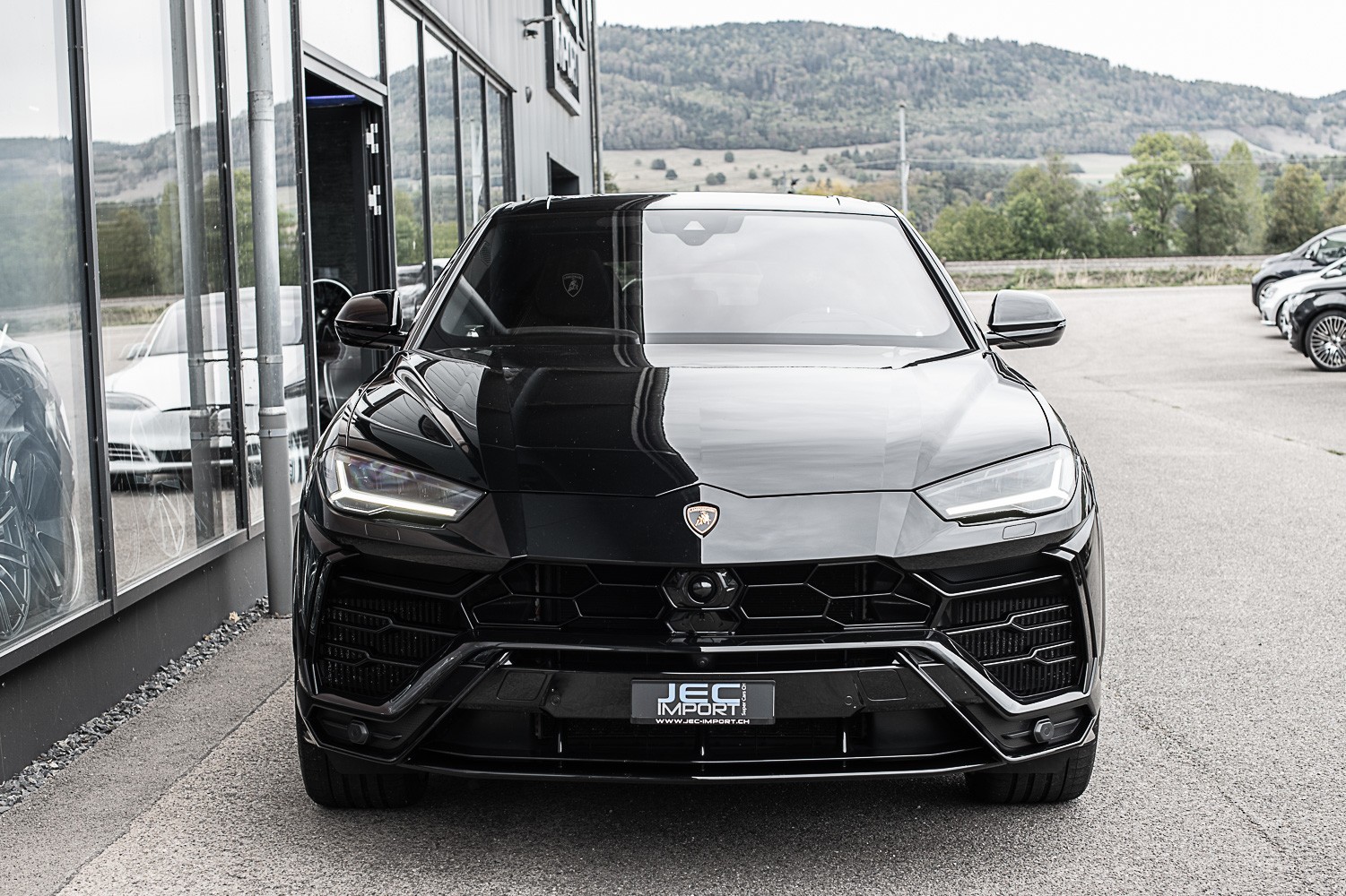 LAMBORGHINI Urus-image-2