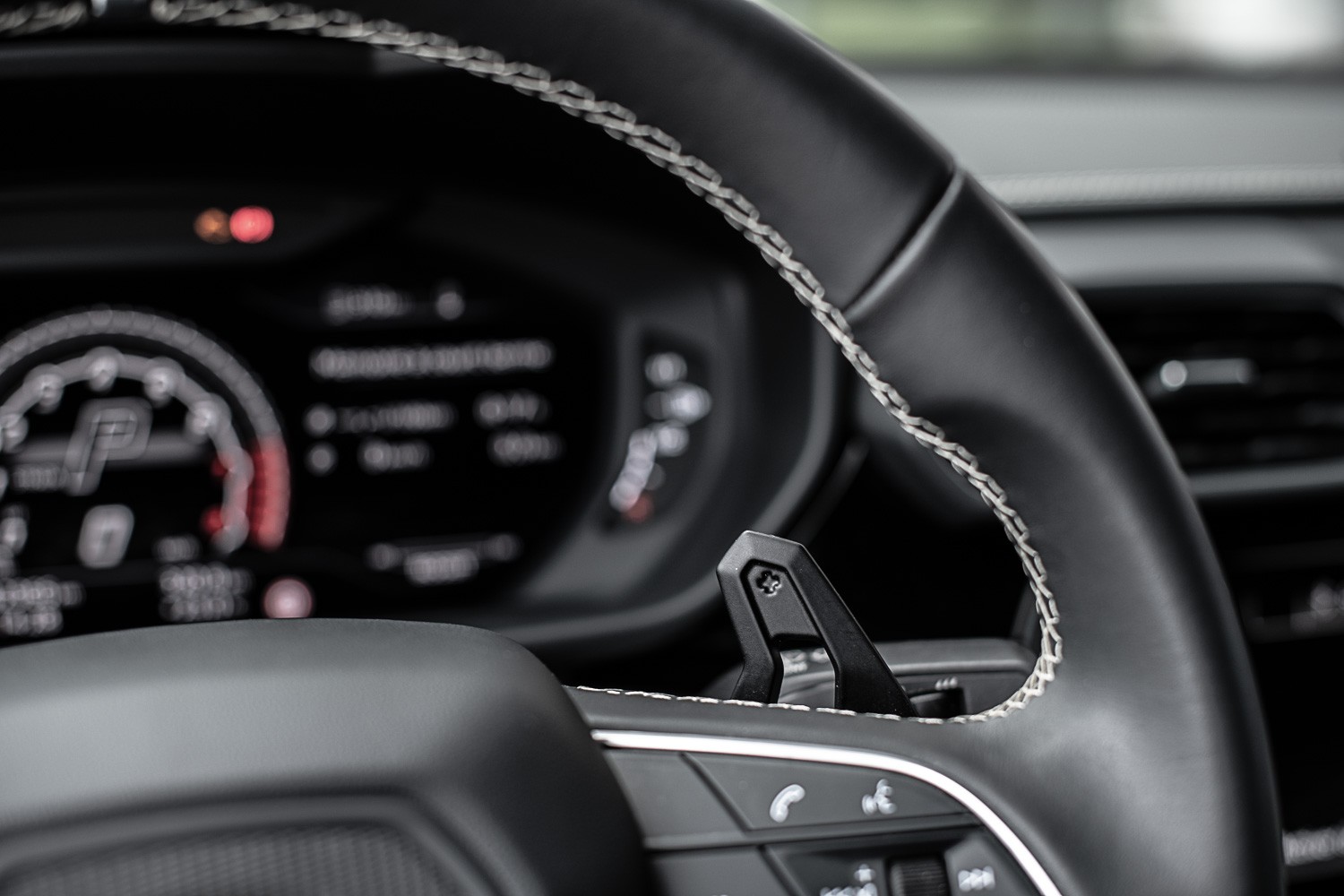 LAMBORGHINI Urus-image-17