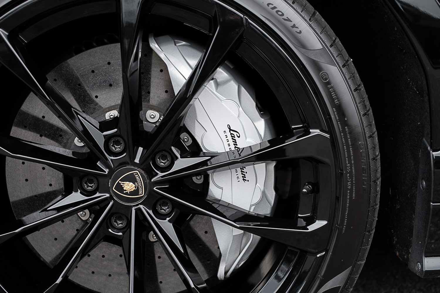 LAMBORGHINI Urus-image-26
