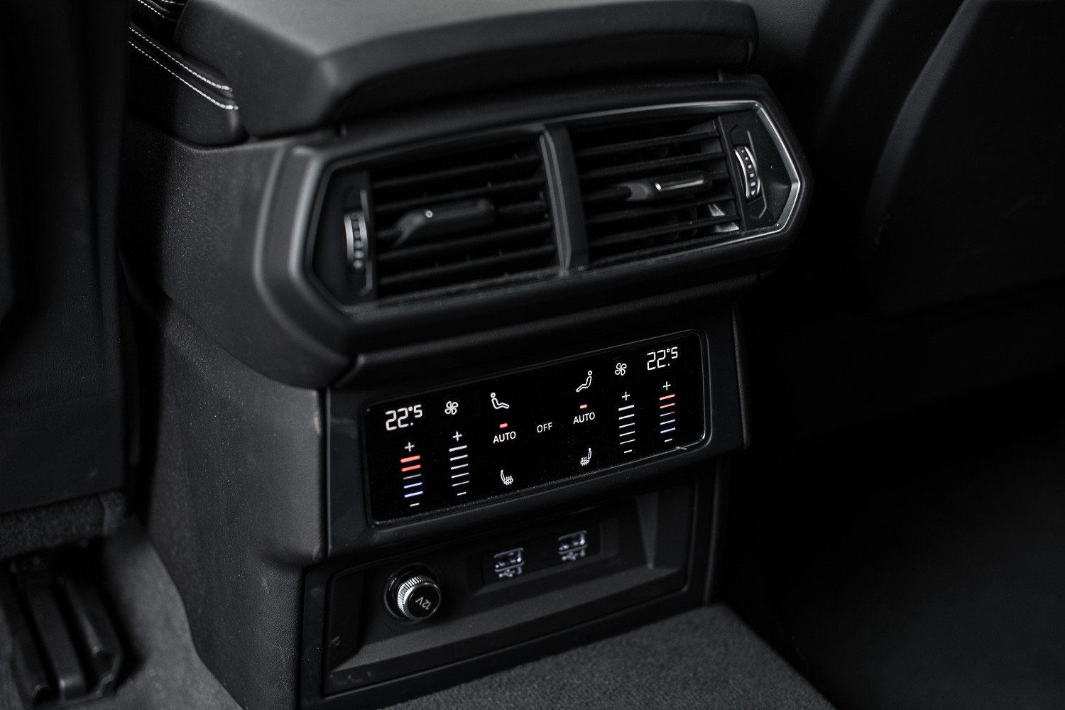 LAMBORGHINI Urus-image-9