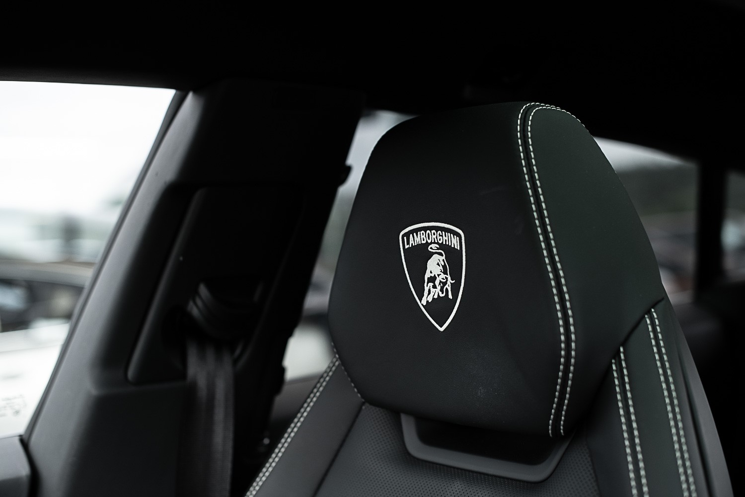 LAMBORGHINI Urus-image-22