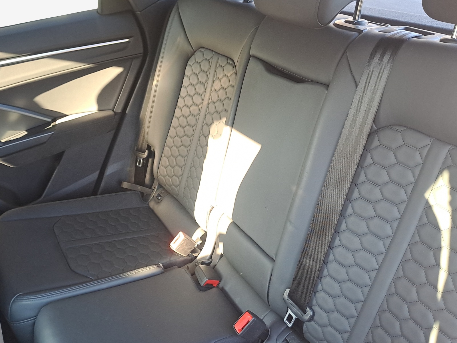 AUDI RS Q3 Sportback quattro S tronic-image-11
