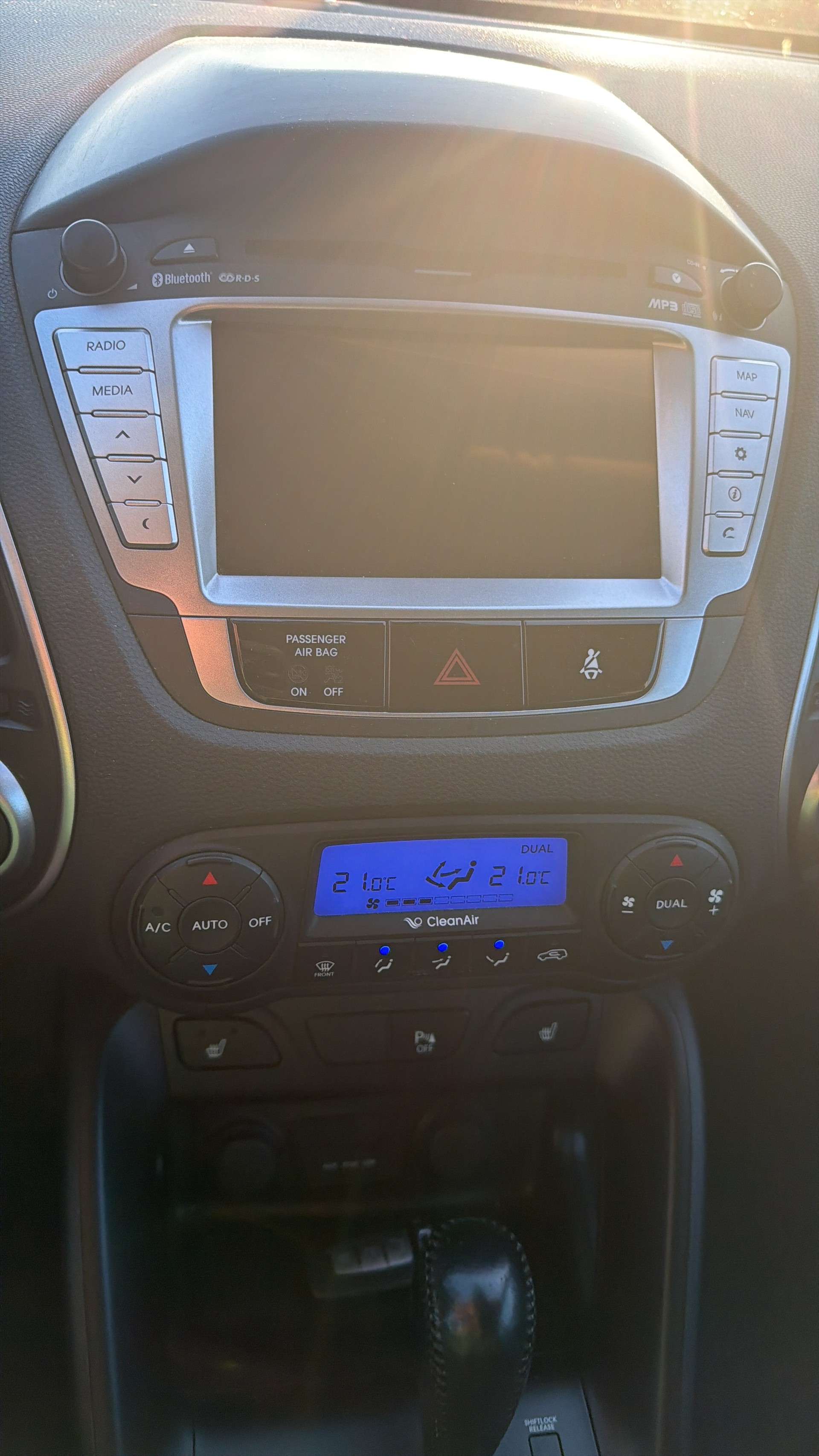 HYUNDAI iX 35 2.0 CRDi Style 4WD Automatic-image-6
