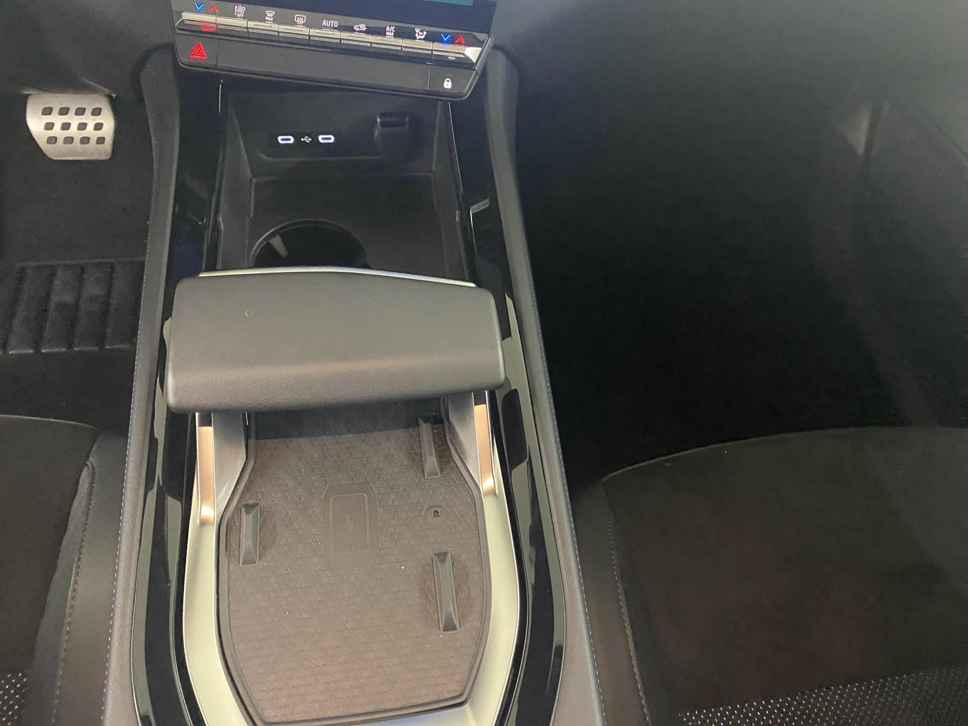 RENAULT Rafale 1.2 E-Tech Hybrid 200 Esprit Alpine-image-9