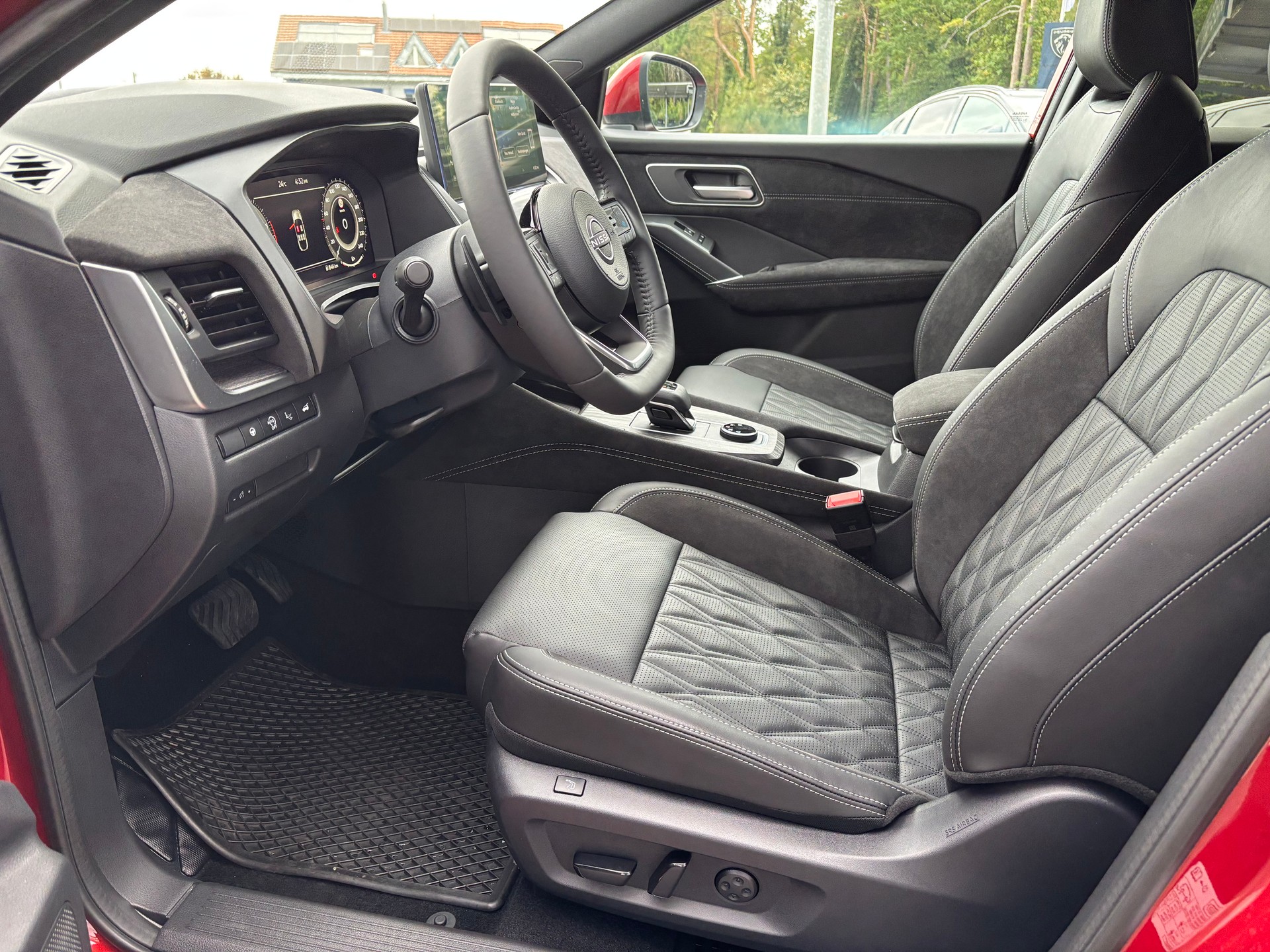 NISSAN Qashqai 1.3 MHEV Tekna+ 4x4-image-10