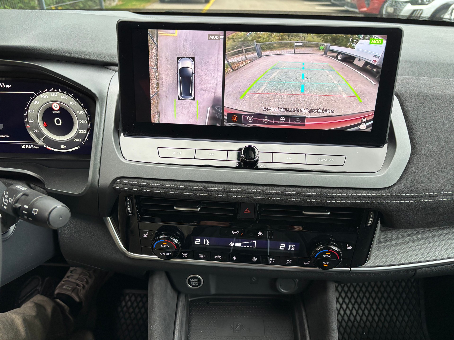 NISSAN Qashqai 1.3 MHEV Tekna+ 4x4-image-12
