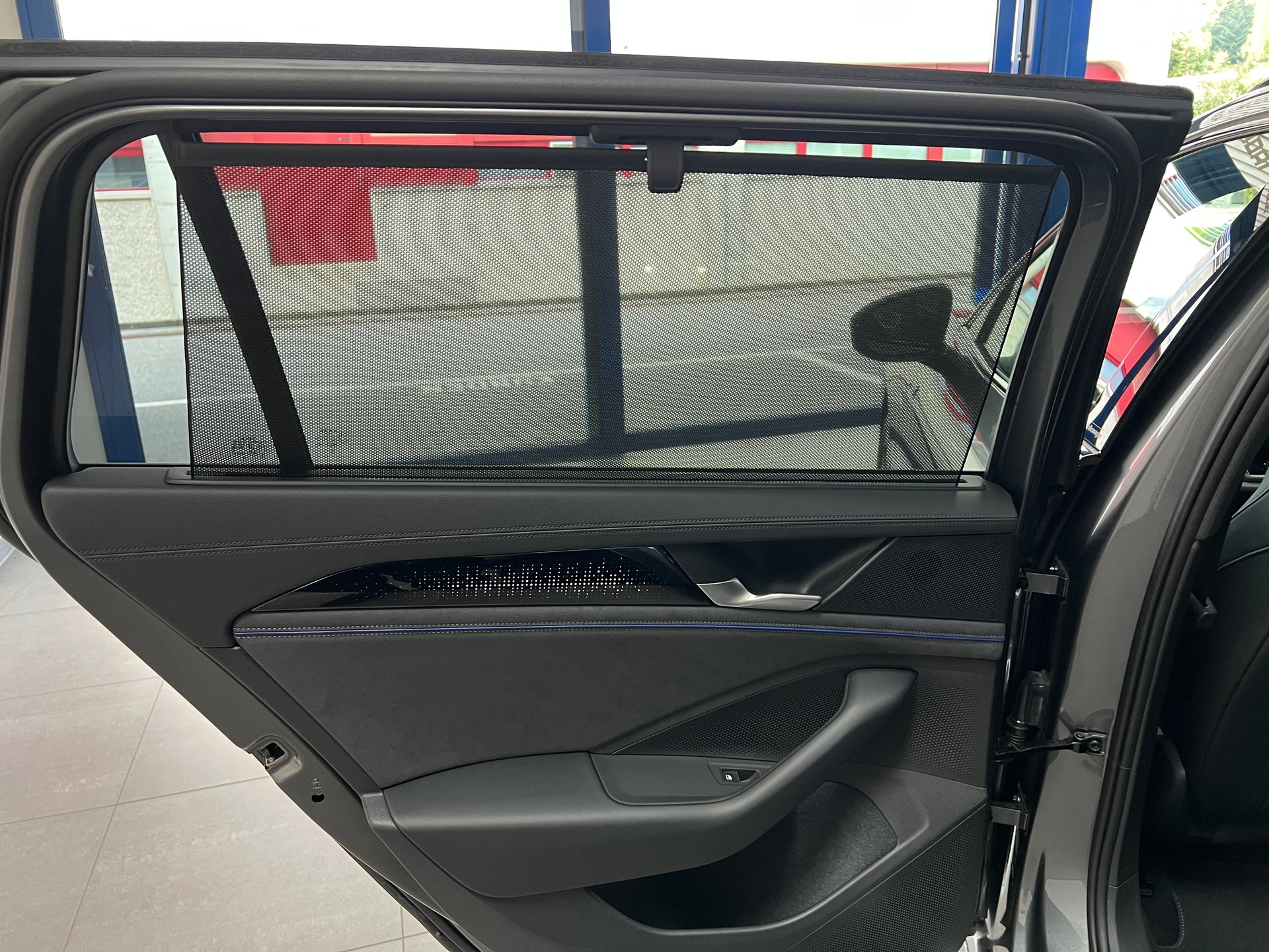VW Passat Variant 2.0 TDI evo R-Line 4 Motion DSG / 5 Jahre Garantie-image-21