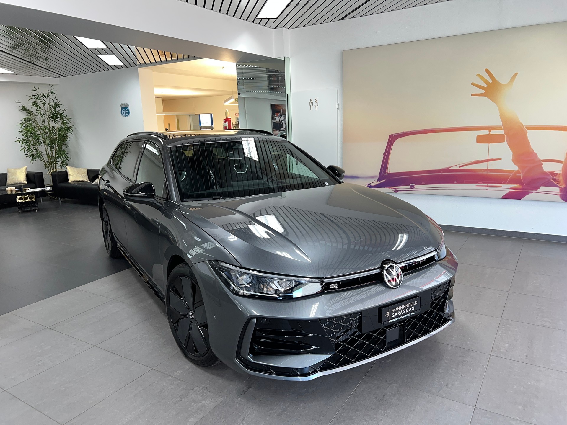 VW Passat Variant 2.0 TDI evo R-Line 4 Motion DSG / 5 Jahre Garantie-image-1