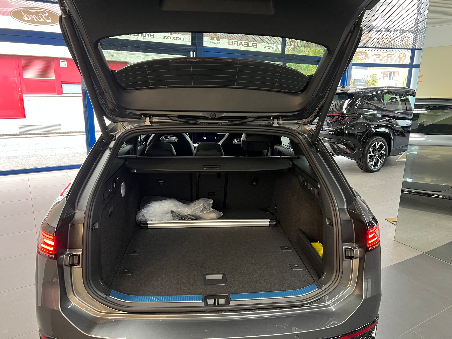 VW Passat Variant 2.0 TDI evo R-Line 4 Motion DSG / 5 Jahre Garantie-image-30