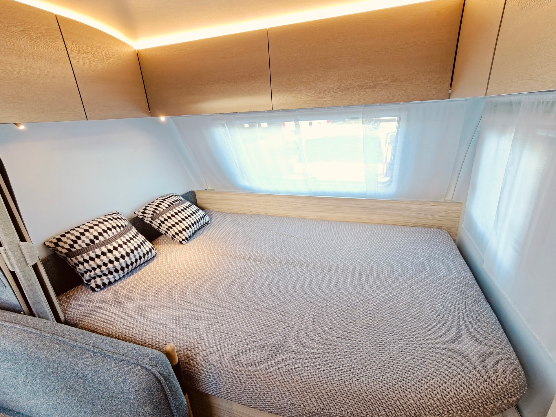ADRIA Altea 552 PK -- 3x Etagenbett -- Klima -- Mover -- Markise -- Clesana C1 WC-image-11