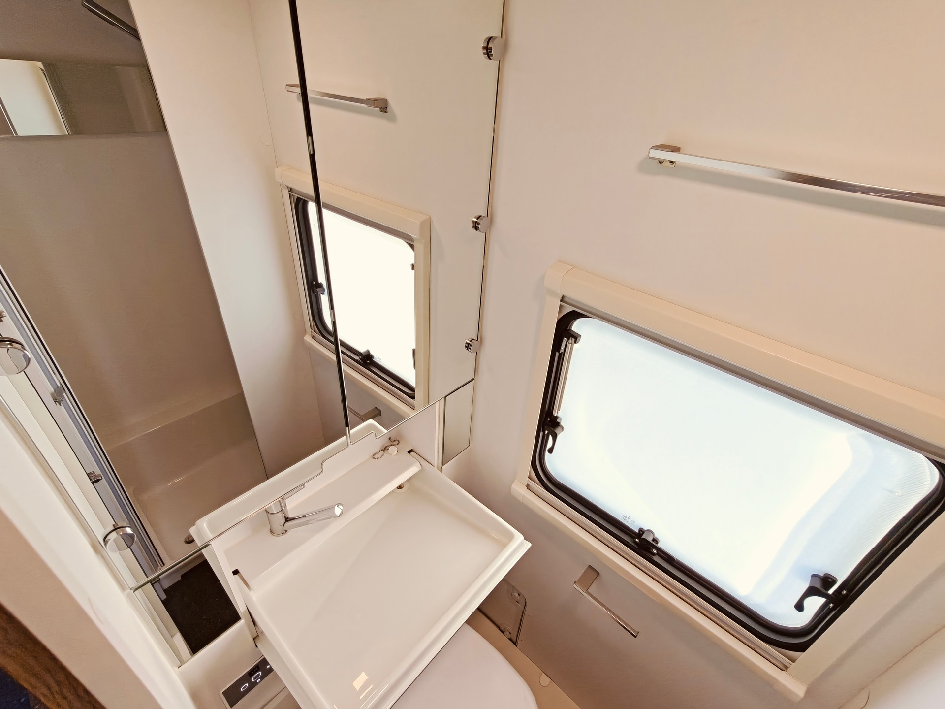 ADRIA Altea 552 PK -- 3x Etagenbett -- Klima -- Mover -- Markise -- Clesana C1 WC-image-27