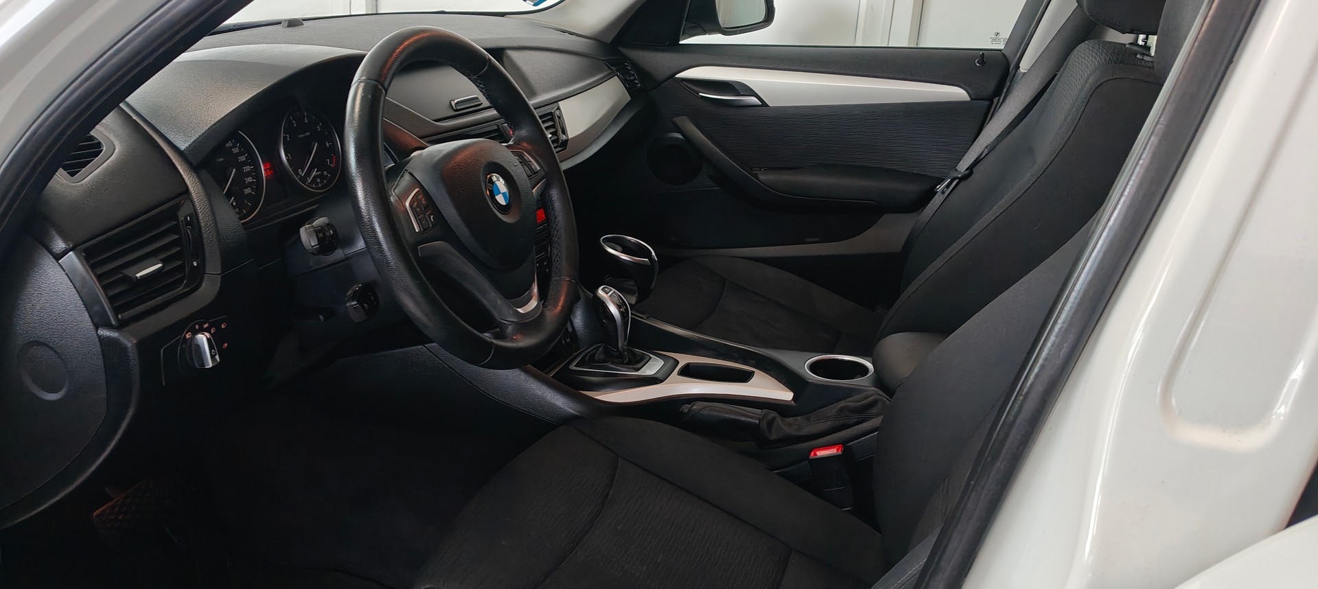 BMW X1 xDrive 20i xLine Steptronic-image-9