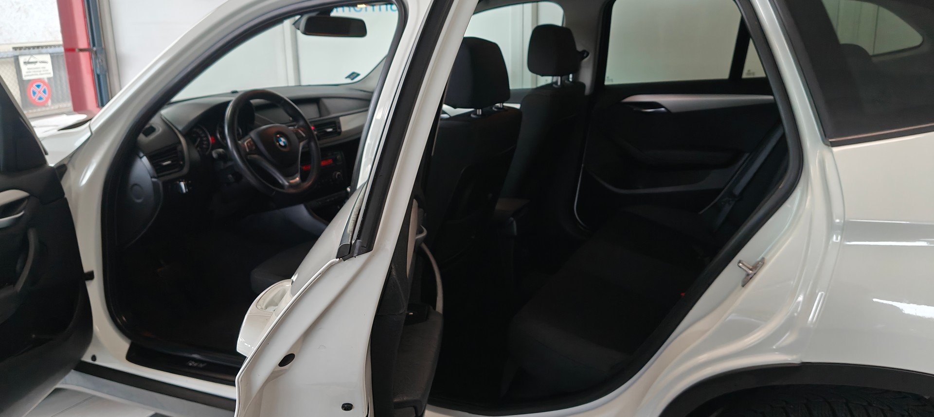 BMW X1 xDrive 20i xLine Steptronic-image-12
