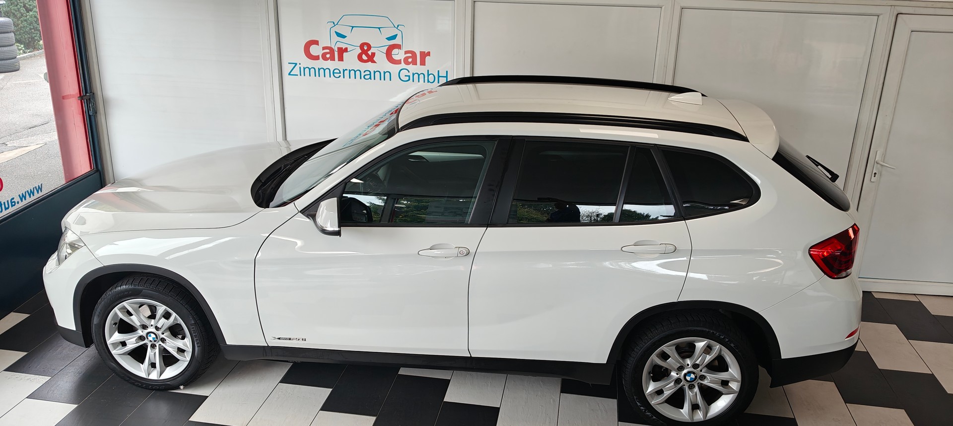 BMW X1 xDrive 20i xLine Steptronic-image-1
