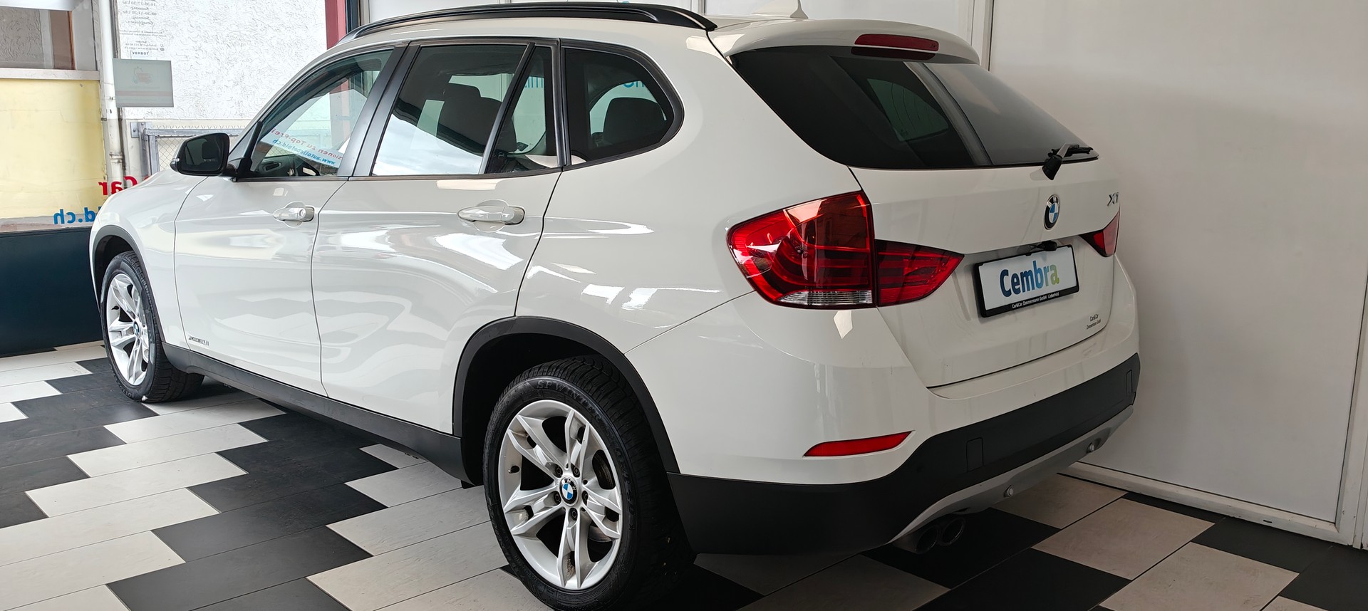 BMW X1 xDrive 20i xLine Steptronic-image-3