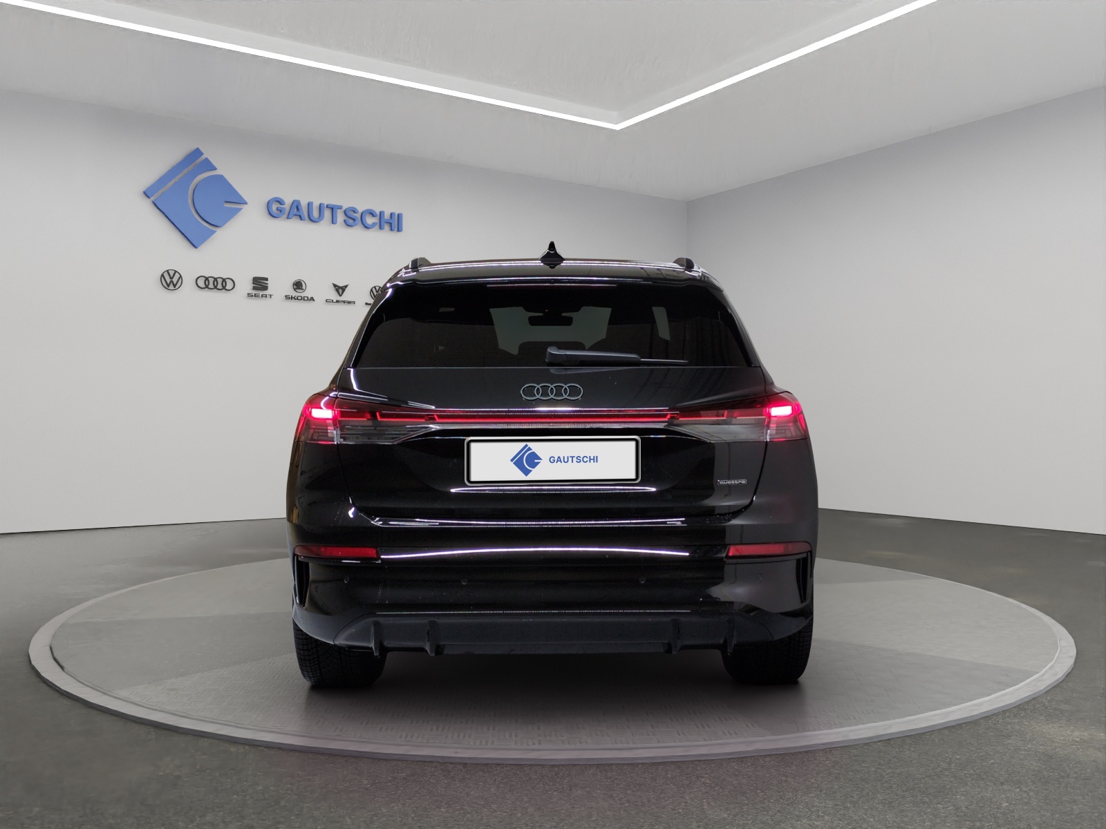 AUDI Q4 e-tron SUV quattro performance Swiss Ski-image-3