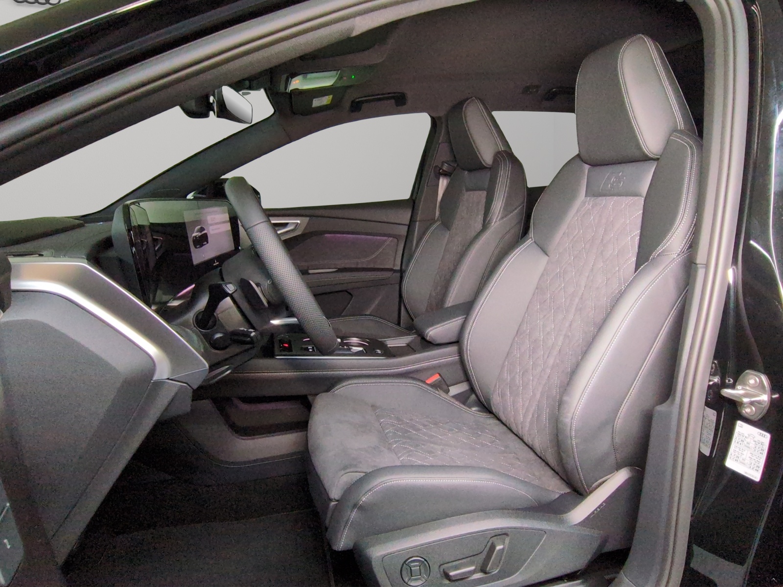 AUDI Q4 e-tron SUV quattro performance Swiss Ski-image-5