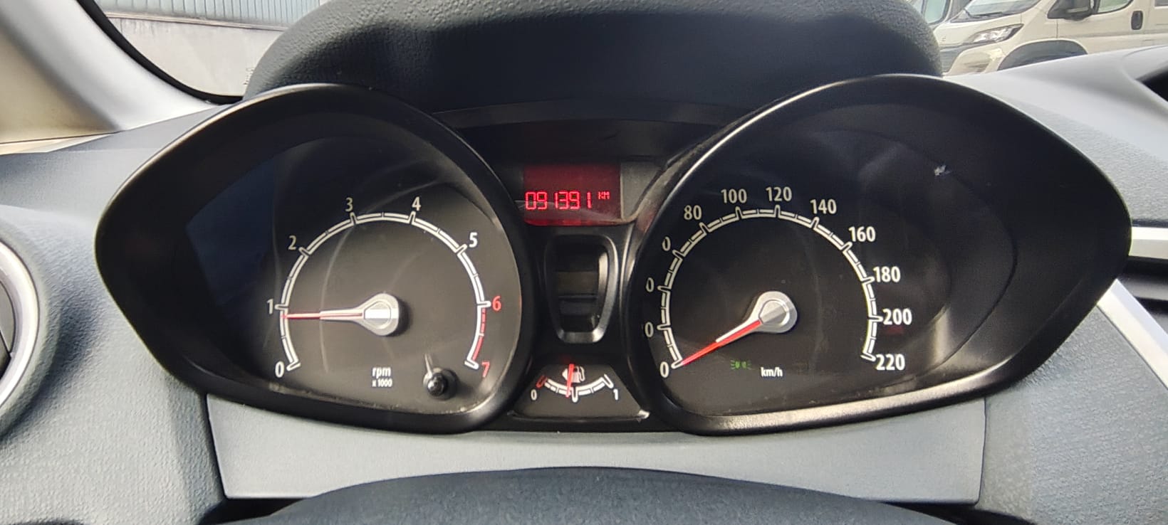 FORD Fiesta 1.25 16V 82 Ambiente-image-3