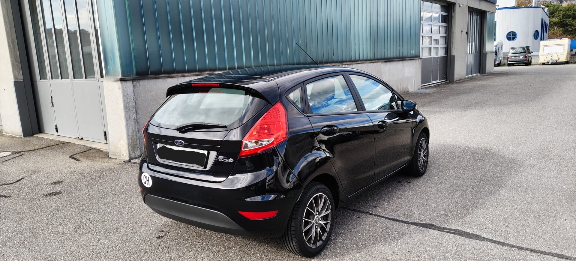 FORD Fiesta 1.25 16V 82 Ambiente-image-1