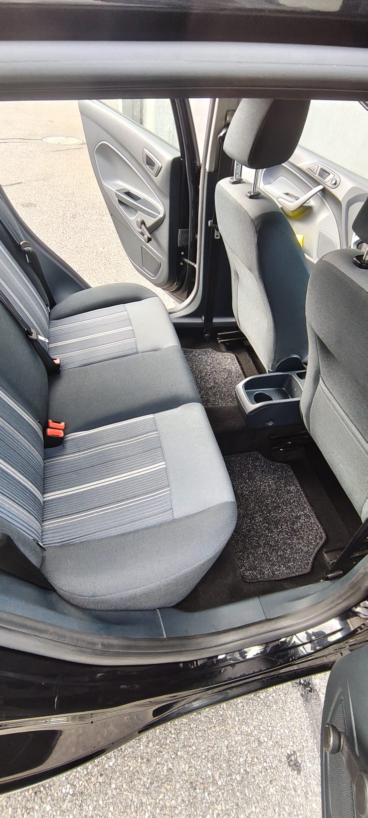 FORD Fiesta 1.25 16V 82 Ambiente-image-5
