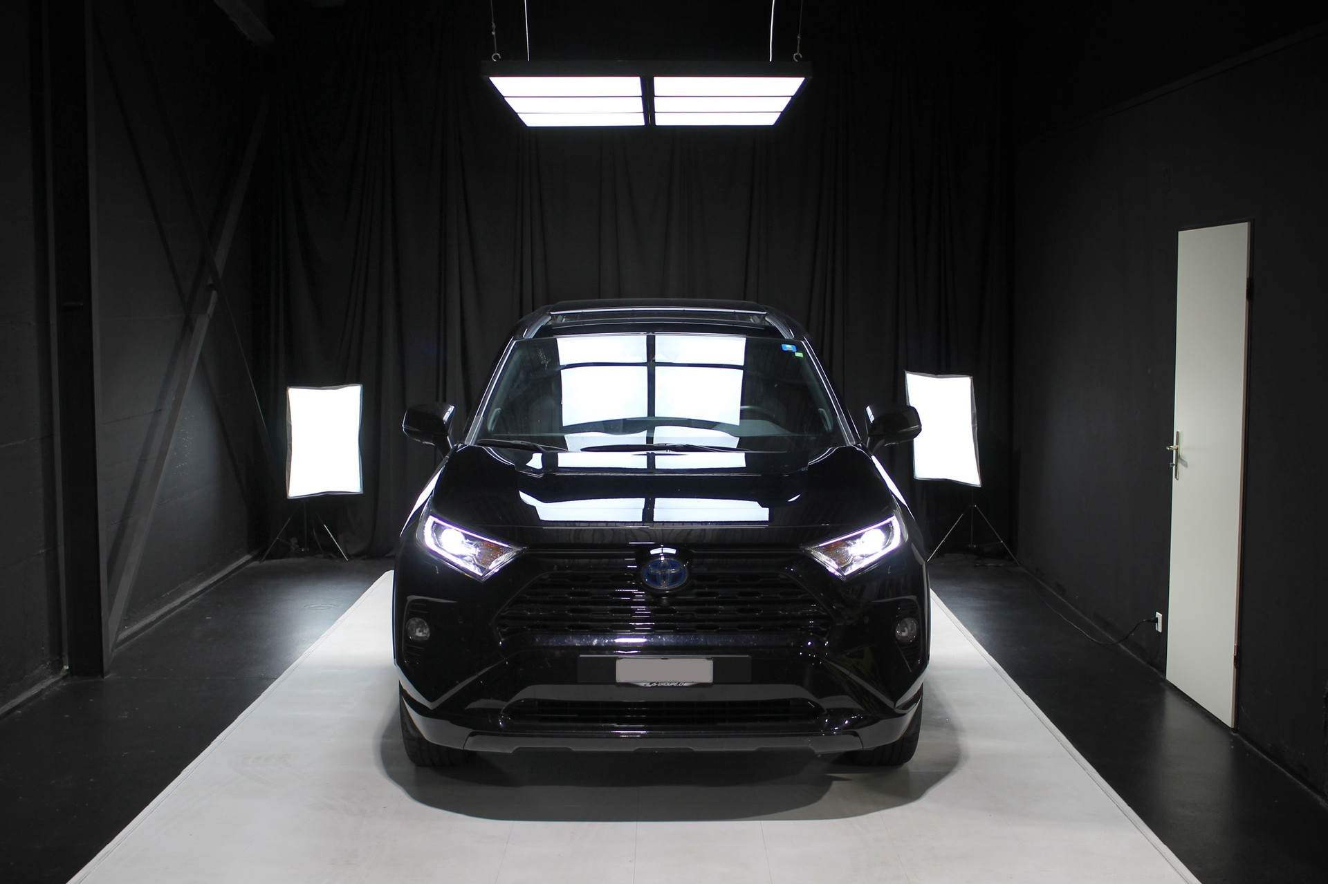 TOYOTA RAV-4 2.5 HSD Black Edition e-CVT 4WD-image-2