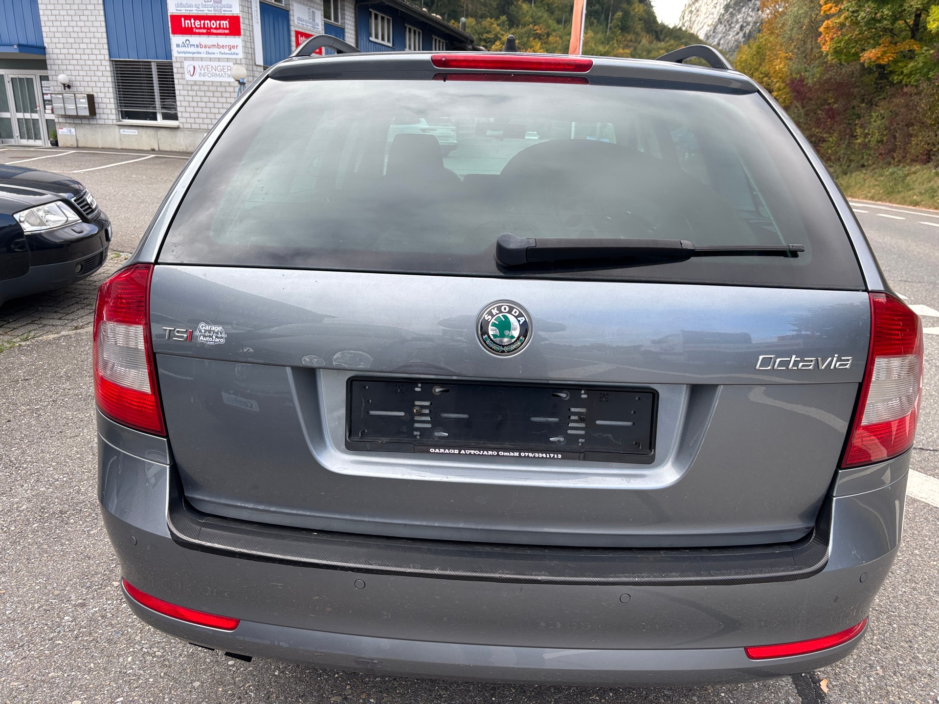 SKODA Octavia Combi 1.8 TSI Family-image-6