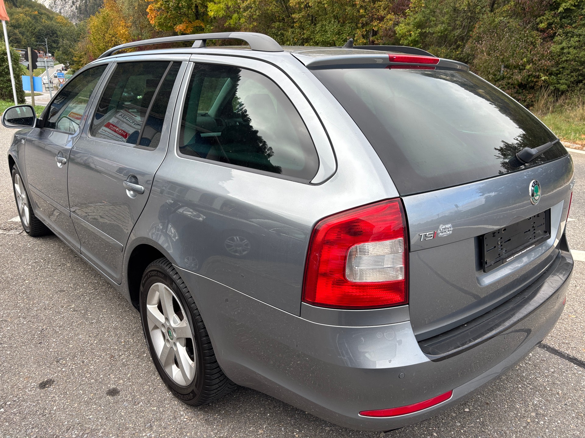 SKODA Octavia Combi 1.8 TSI Family-image-7