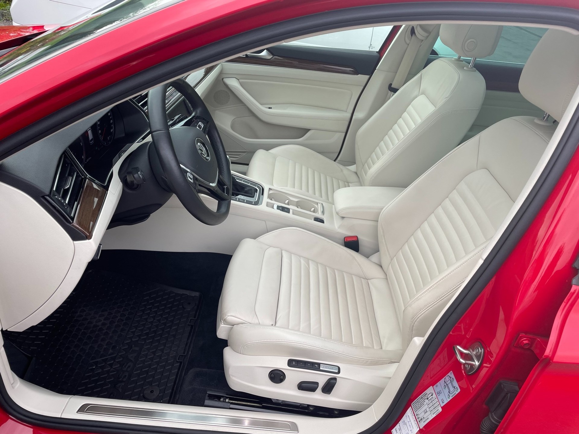 VW Passat Variant 2.0 TDI SCR BMT Highline DSG-image-12