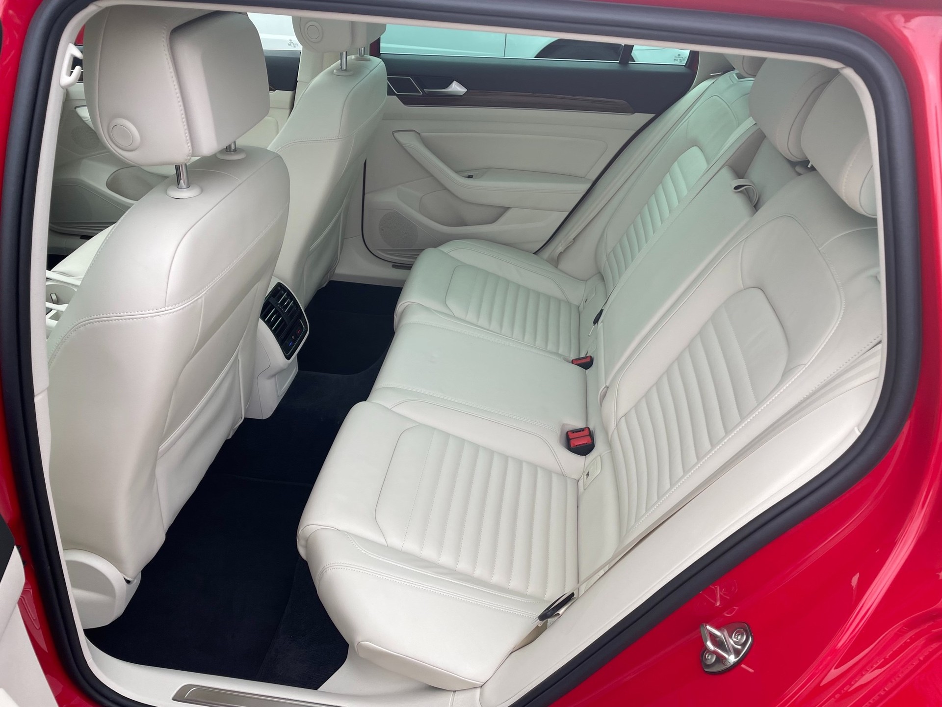 VW Passat Variant 2.0 TDI SCR BMT Highline DSG-image-13