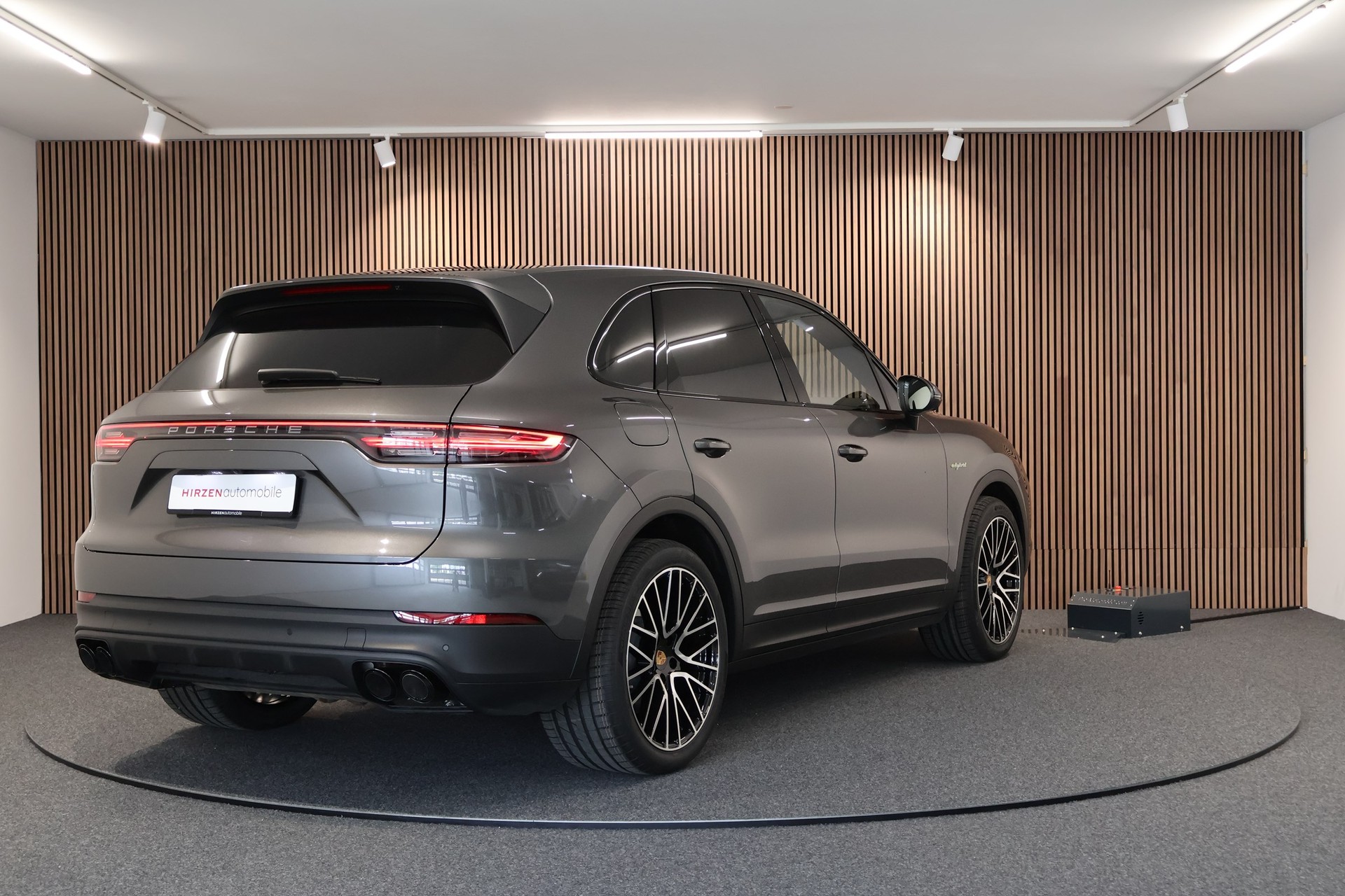 PORSCHE Cayenne E-Hybrid-image-4