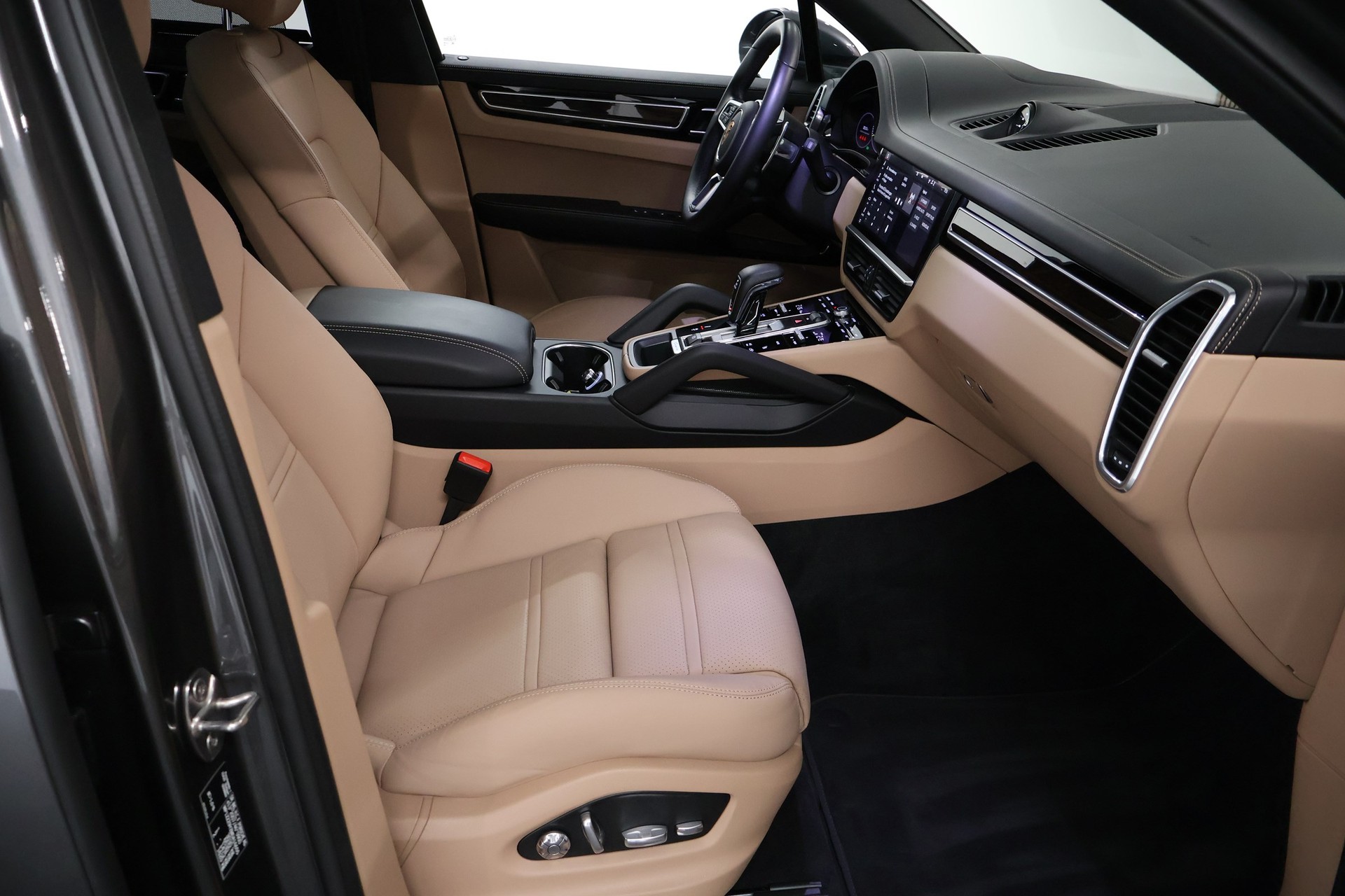 PORSCHE Cayenne E-Hybrid-image-13