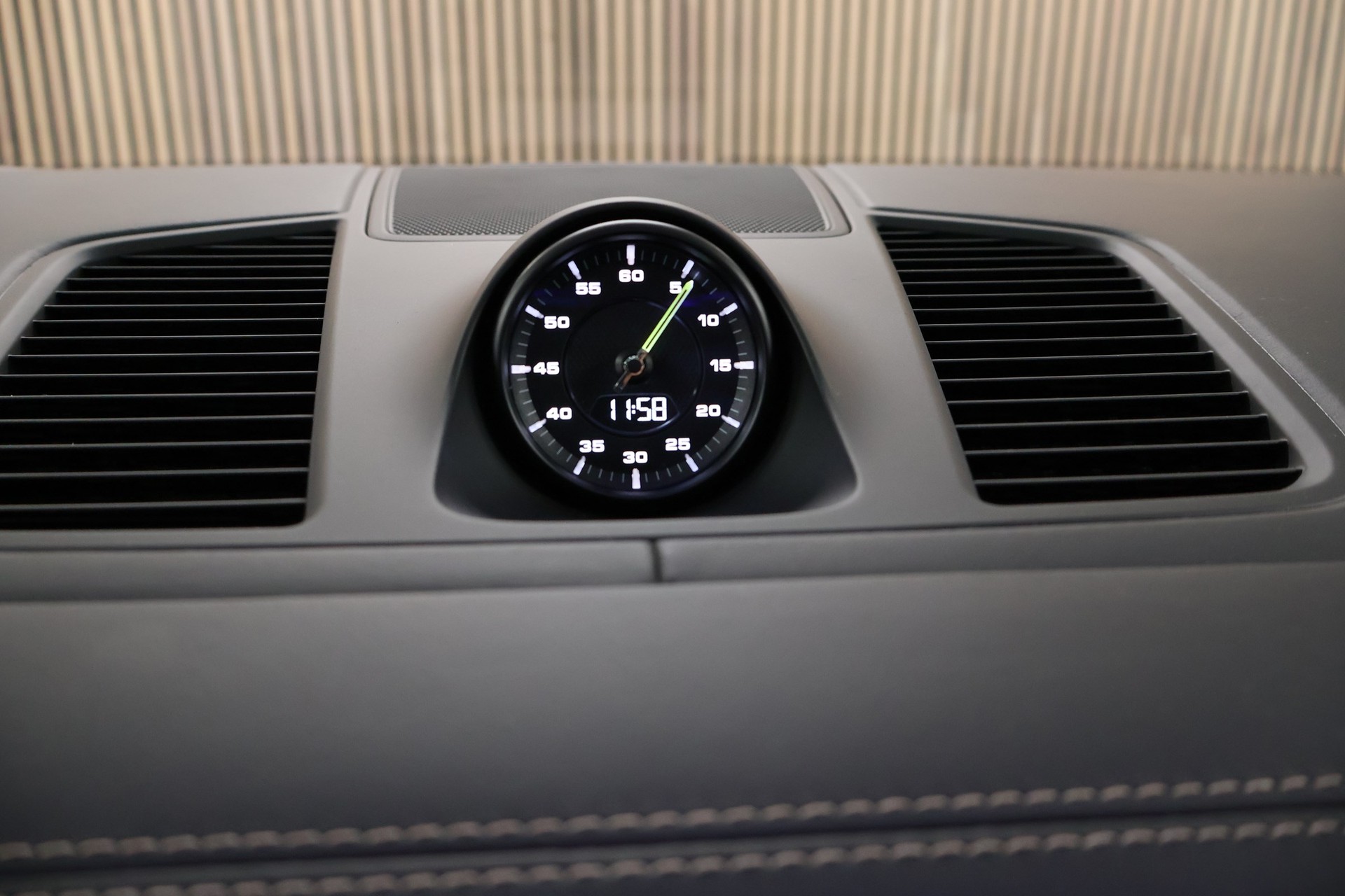 PORSCHE Cayenne E-Hybrid-image-20