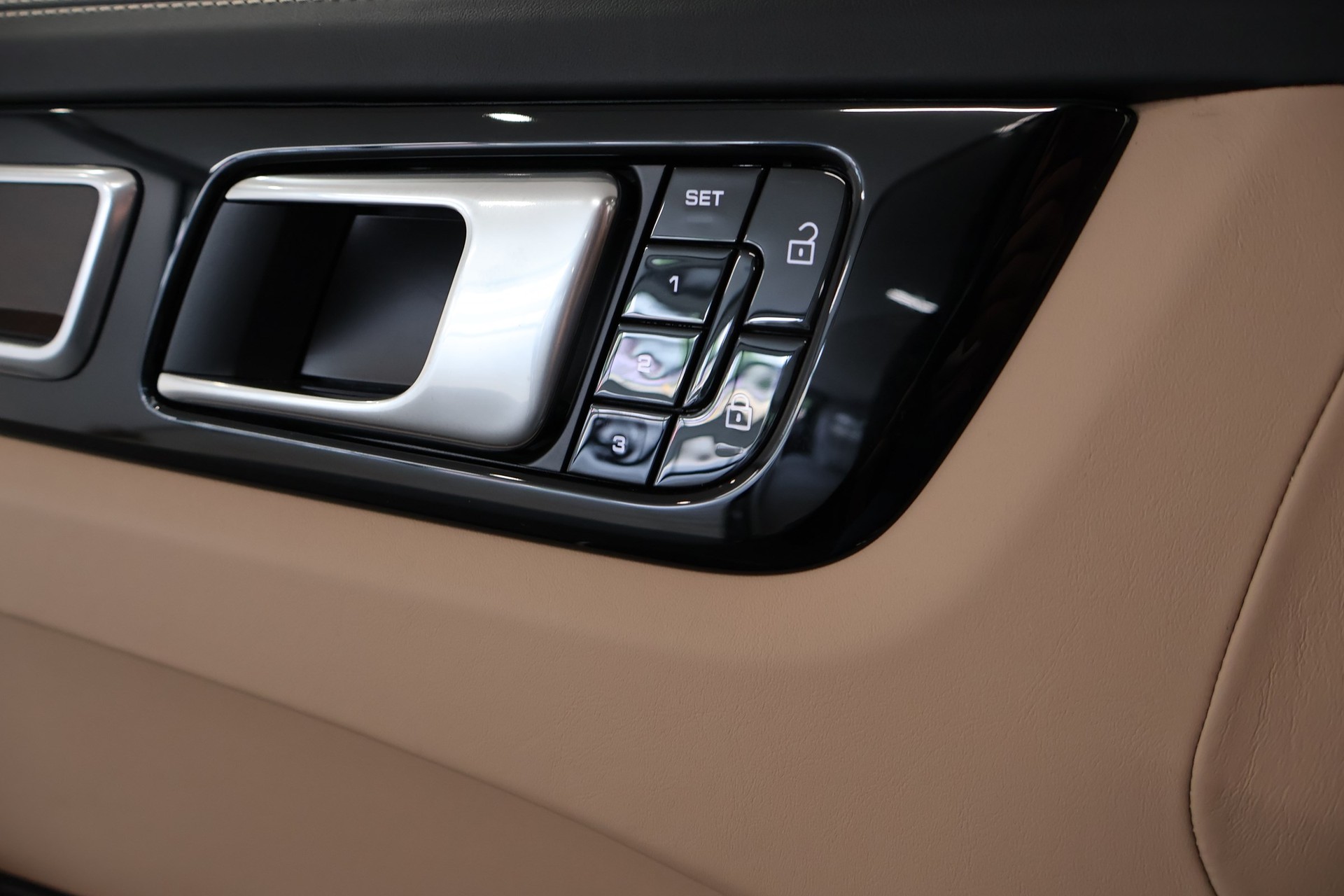 PORSCHE Cayenne E-Hybrid-image-25