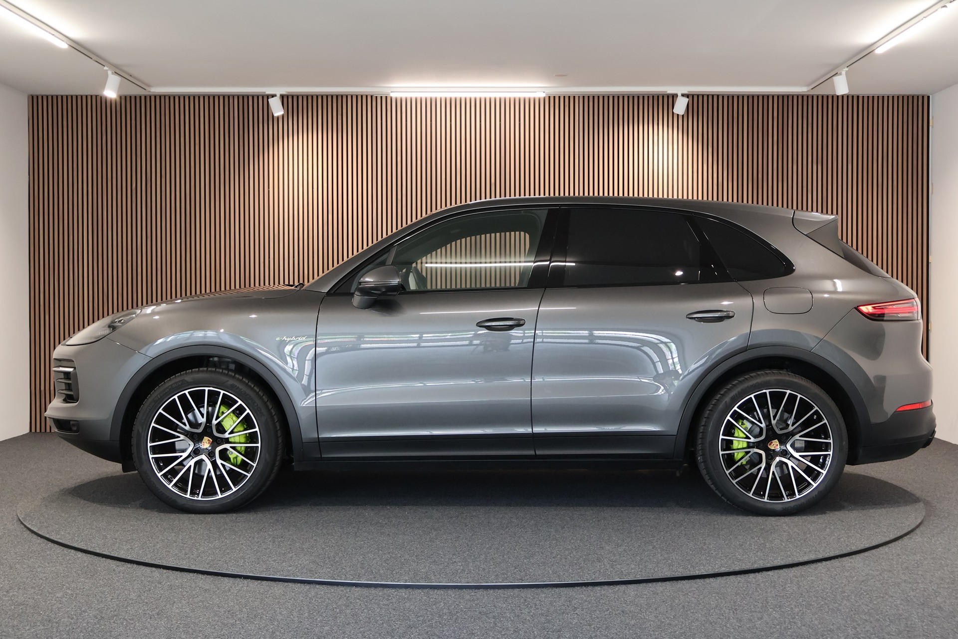 PORSCHE Cayenne E-Hybrid-image-1