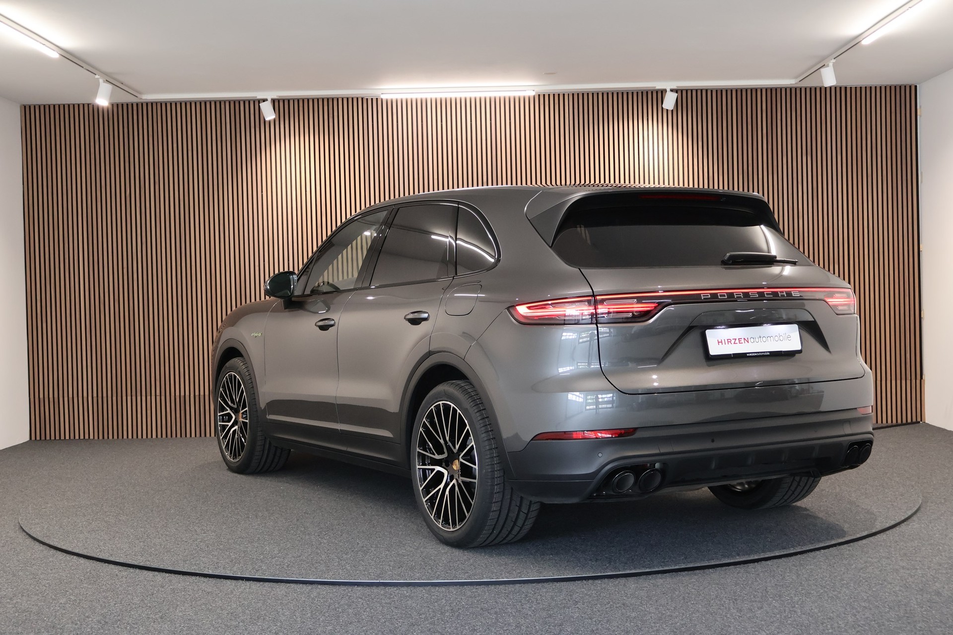 PORSCHE Cayenne E-Hybrid-image-2