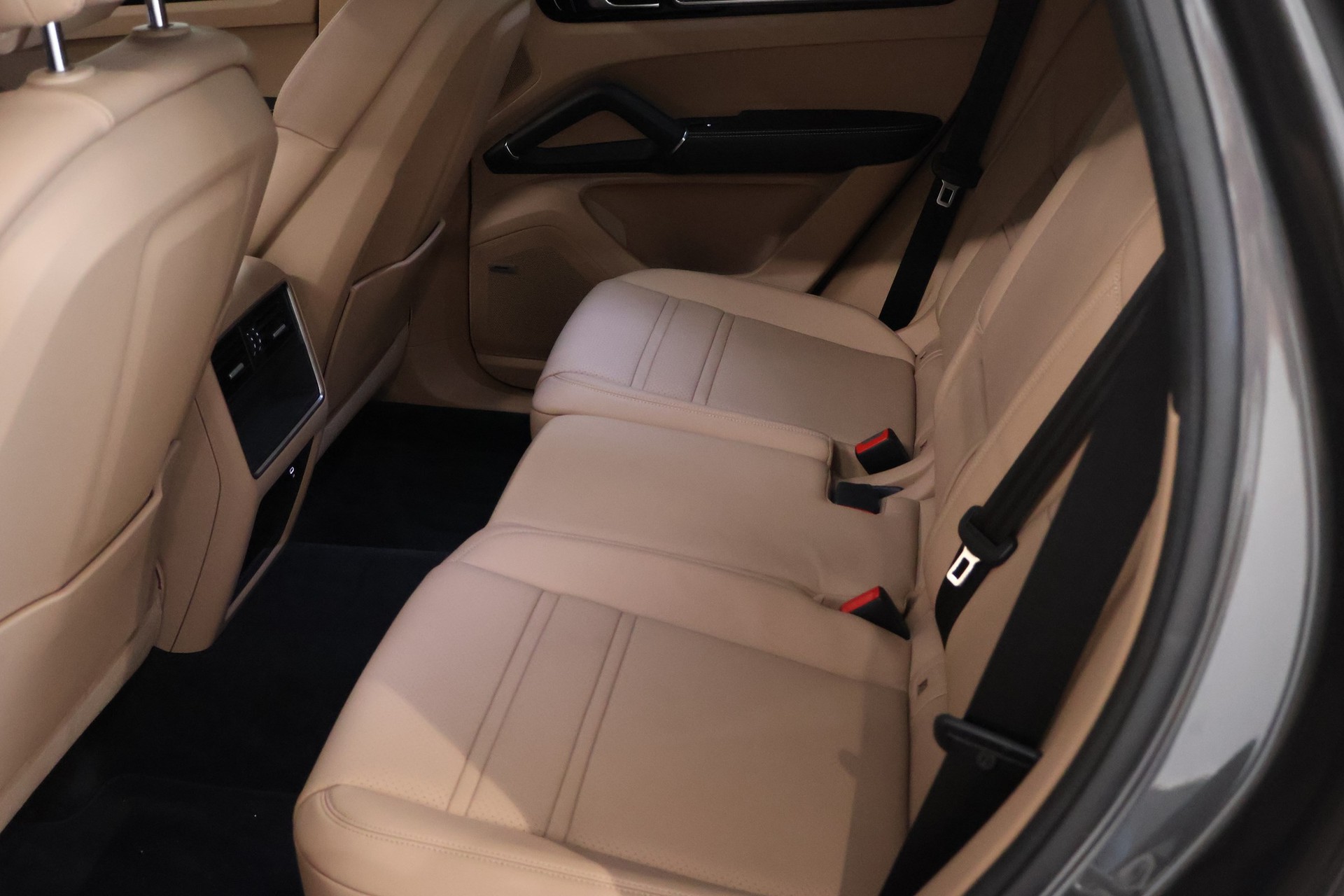 PORSCHE Cayenne E-Hybrid-image-10