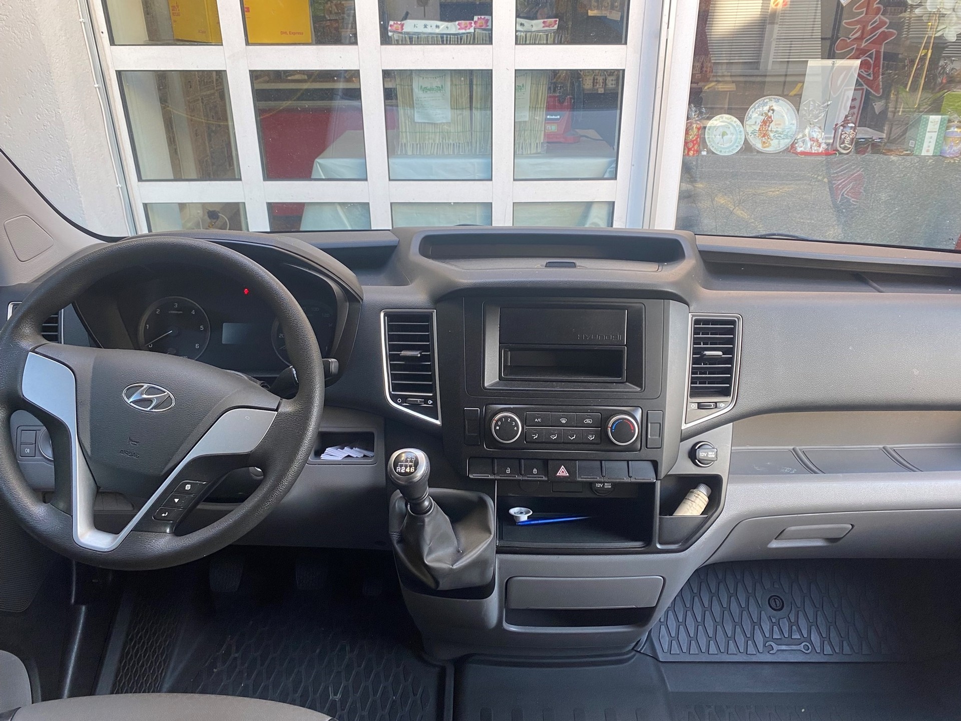 HYUNDAI H350 2.5 CRDi Amplia L1-image-0