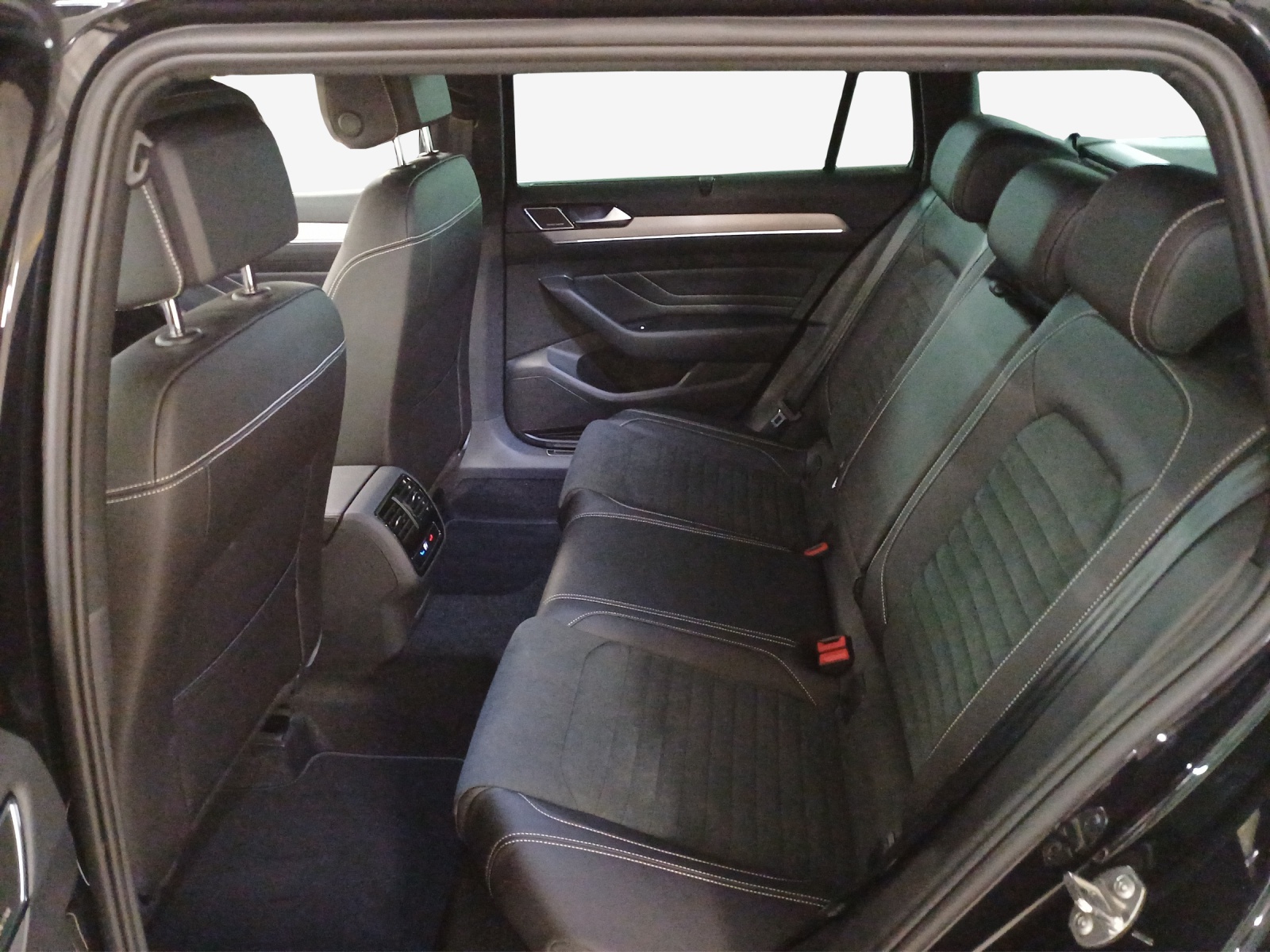 VW Passat 2.0 TDI BMT Elegance DSG-image-8