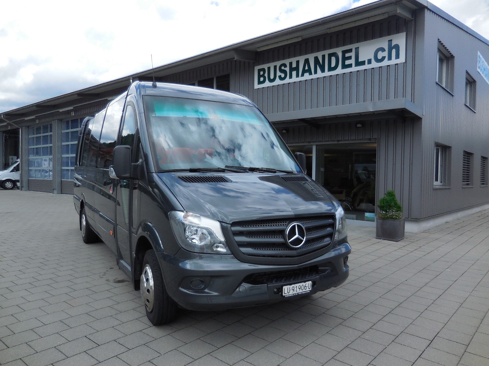 MERCEDES-BENZ Sprinter 519, Panoramique Bus (B16)-image-2