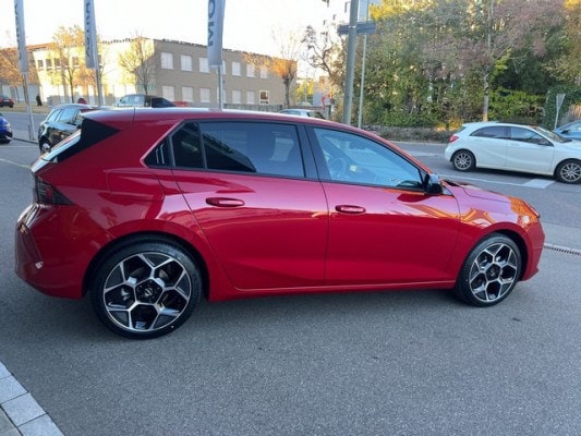 OPEL Astra 1.2i Turbo GS A-image-2