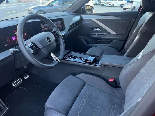 OPEL Astra 1.2i Turbo GS A-image-4