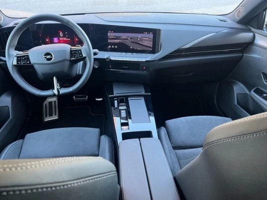 OPEL Astra 1.2i Turbo GS A-image-5