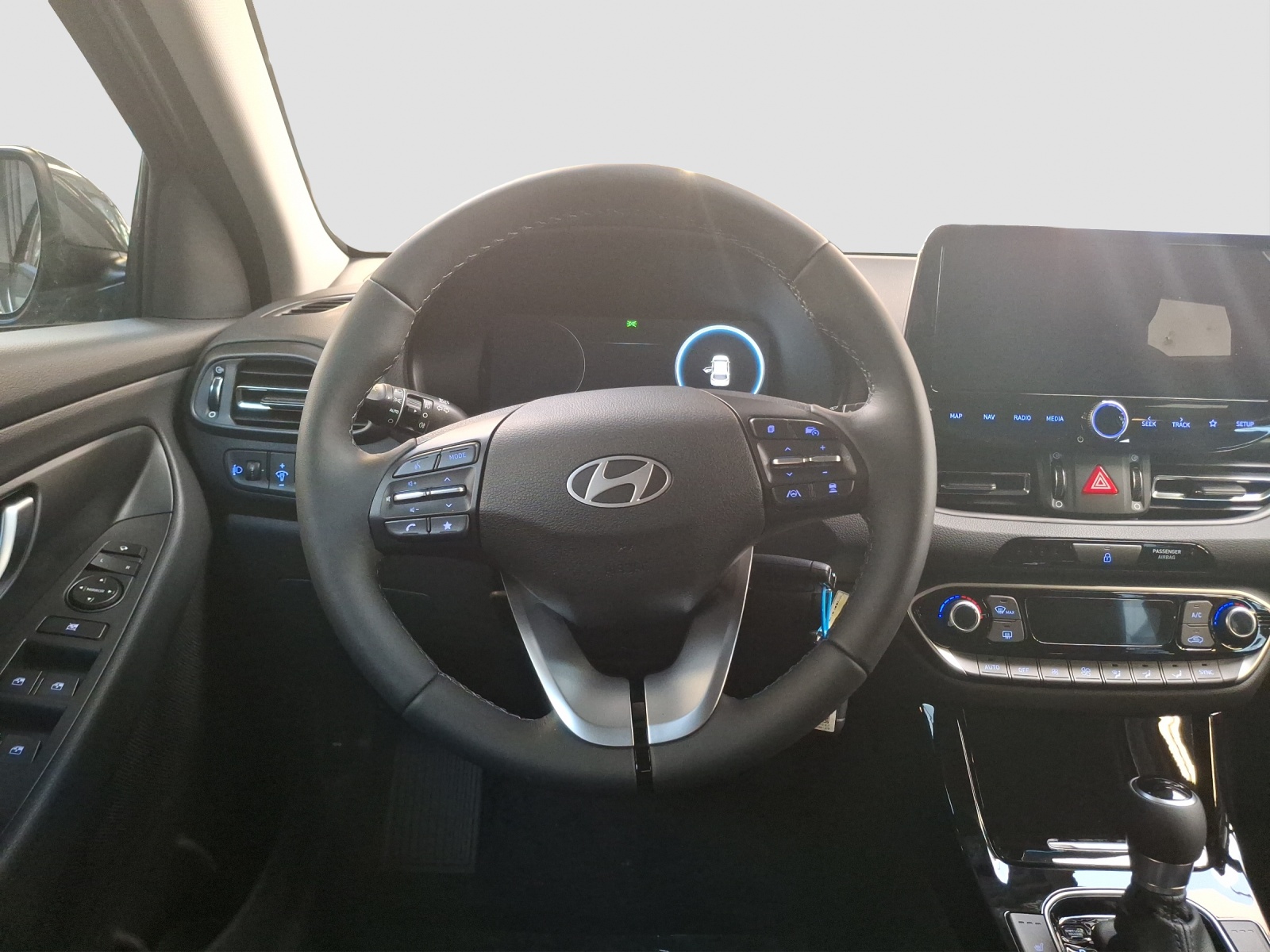 HYUNDAI i30 Wagon 1.5 T-GDi Amplia 48V MH DCT-image-13