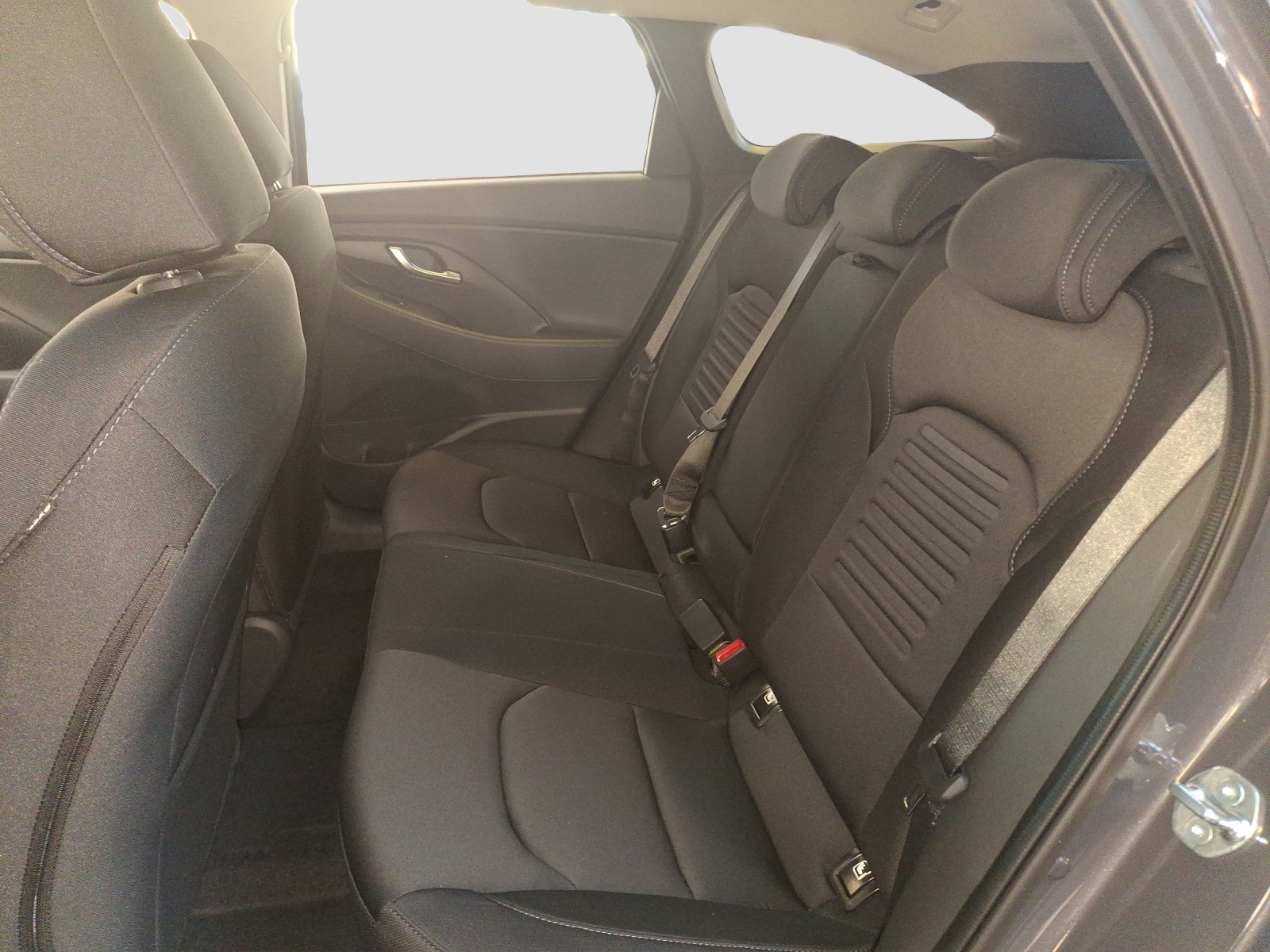 HYUNDAI i30 Wagon 1.5 T-GDi Amplia 48V MH DCT-image-10