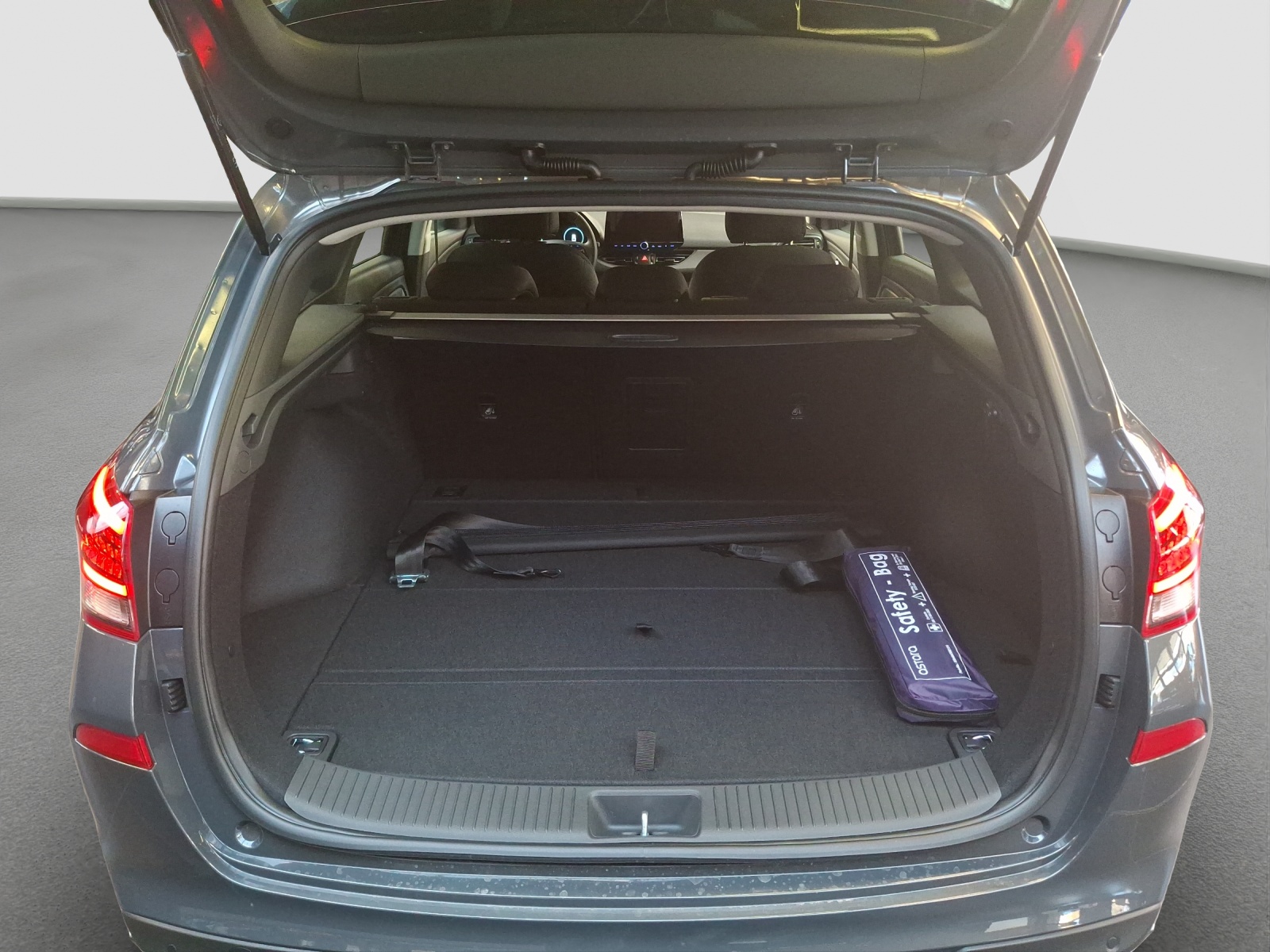 HYUNDAI i30 Wagon 1.5 T-GDi Amplia 48V MH DCT-image-14