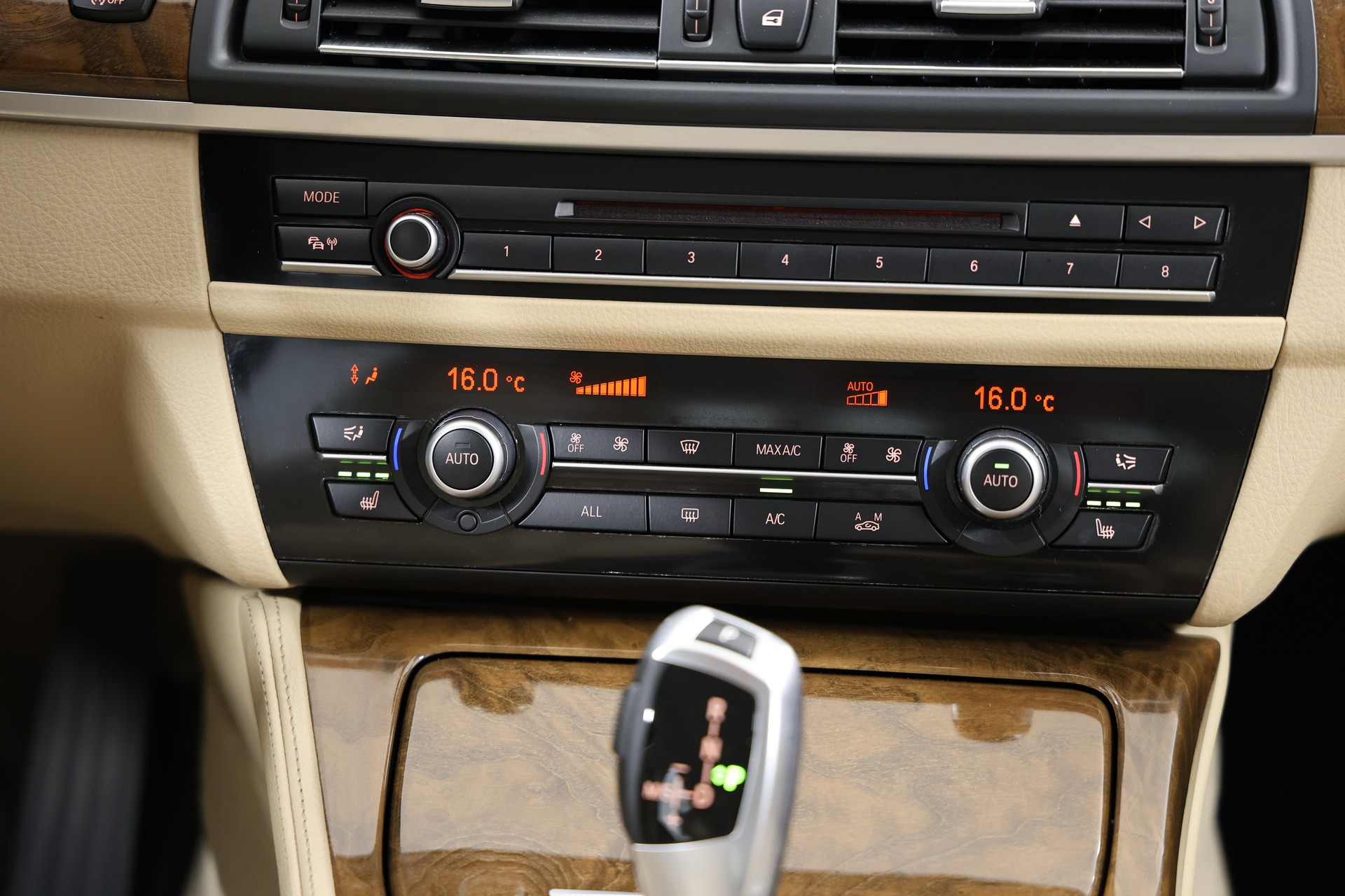 BMW 528i xDrive Steptronic-image-15